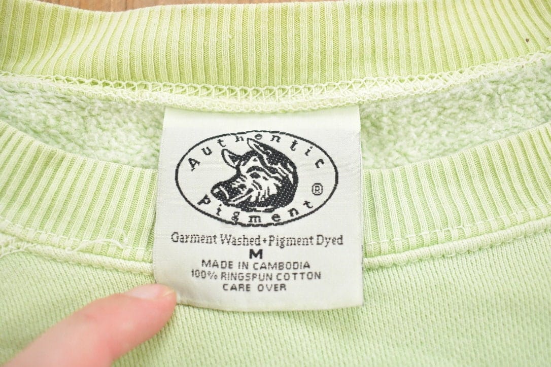 Vintage 1990s Authentic Pigment Bear Theme Crewneck Sweater Men's MMen's Medium from propervintagecanada