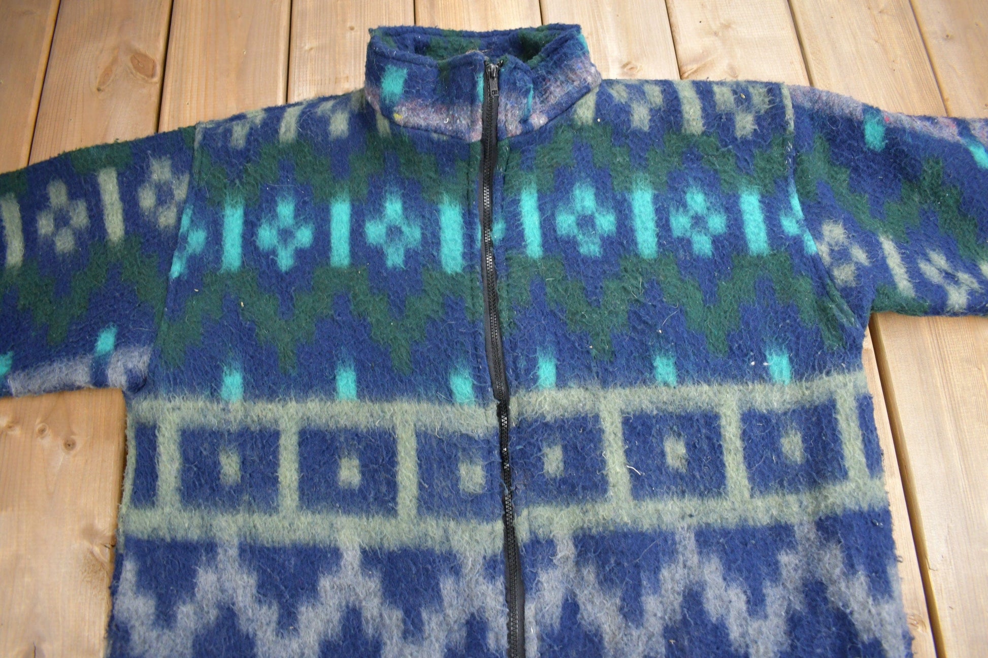 Vintage 1990s Aztec Pattern Heavy Fleece jacket Men's XL from propervintagecanada