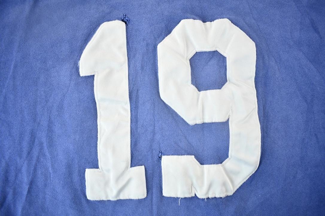 Vintage 1990s Baltimore Colts NFL Champion Jersey Style Sweatshirt Men's XL from propervintagecanada
