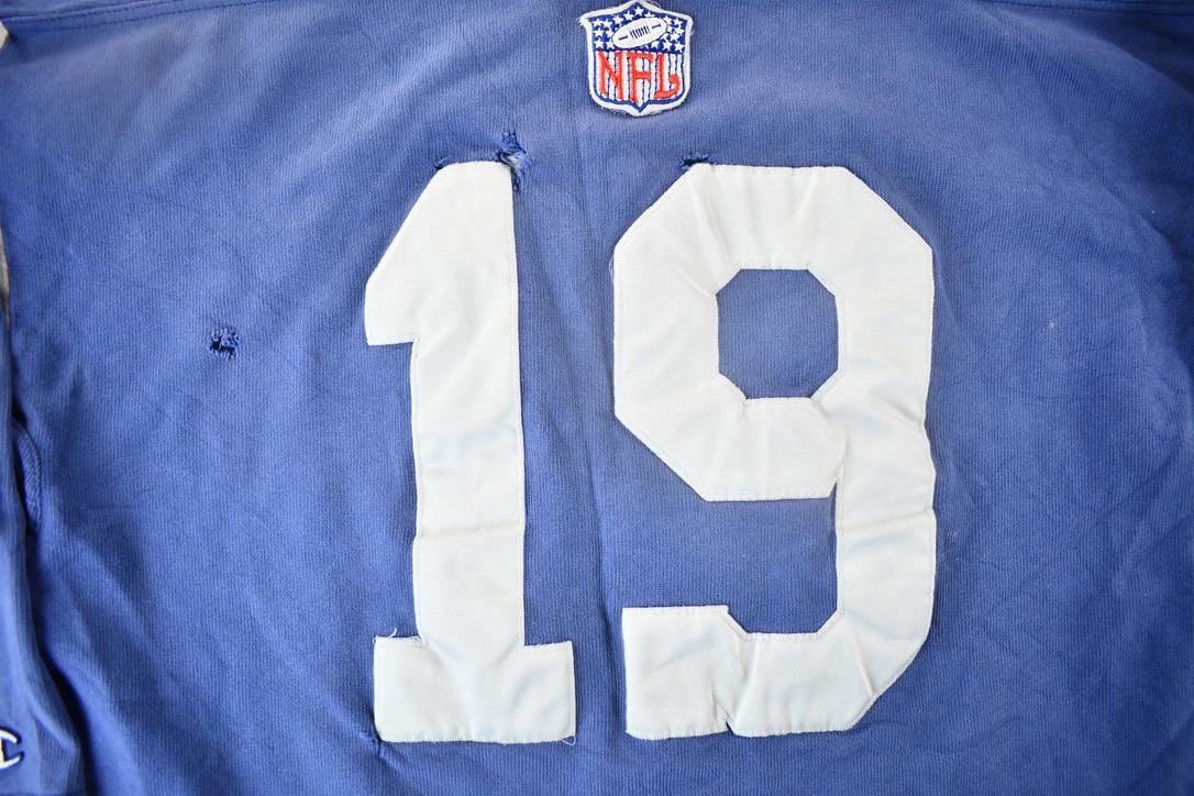 Vintage 1990s Baltimore Colts NFL Champion Jersey Style Sweatshirt Men's XL from propervintagecanada