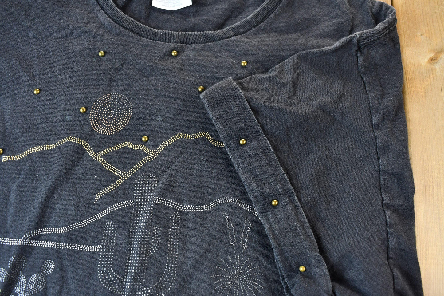 Vintage 1990s Bead and Rhinestone Embroidered Cuffed Sleeved Souvenir Arizona Western Vista Graphic T-Shirt Men's Large from propervintagecanada