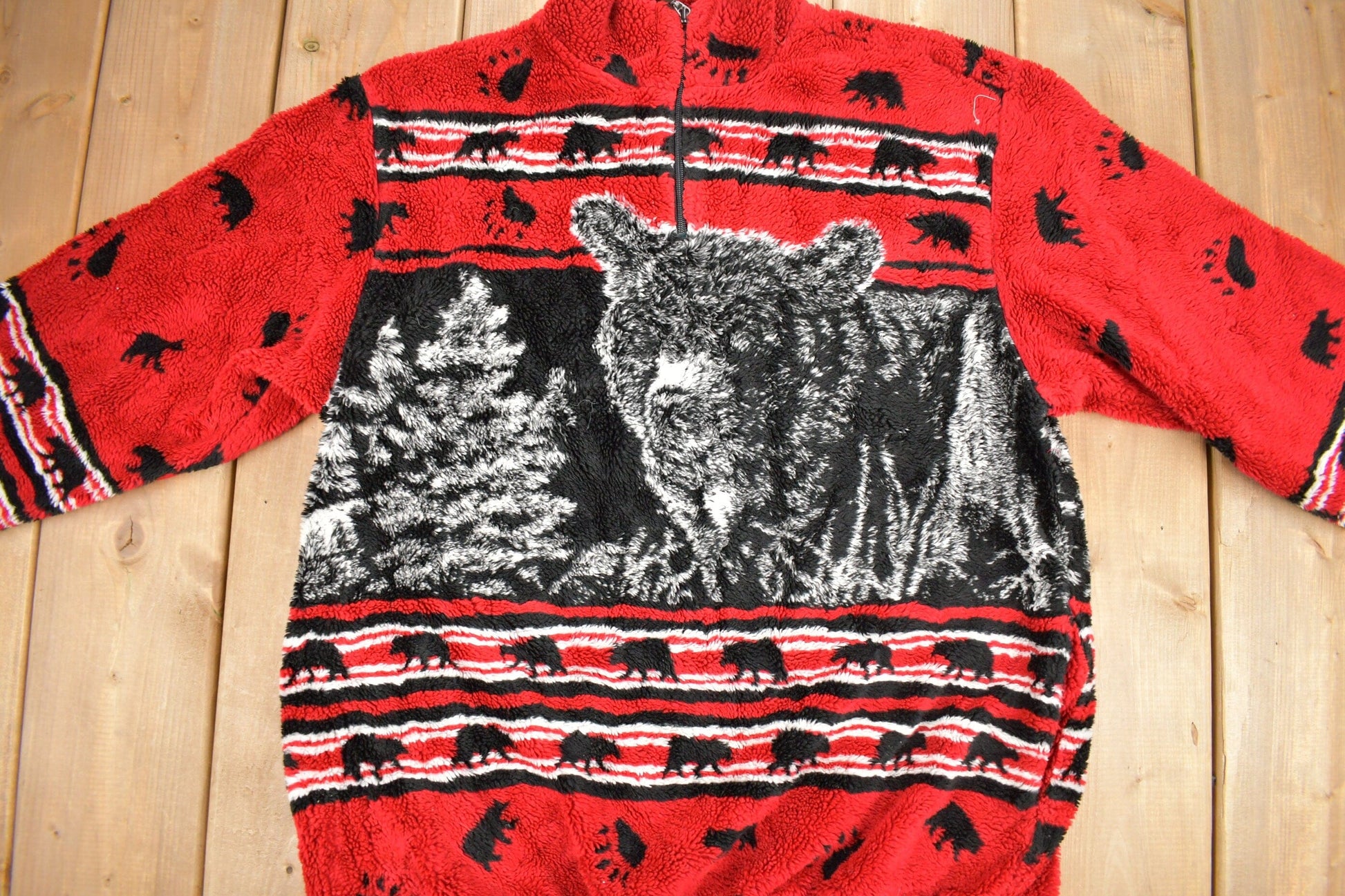Vintage 1990s Bear & Wilderness Theme All Over Print Fleece Sweater Men's M from propervintagecanada