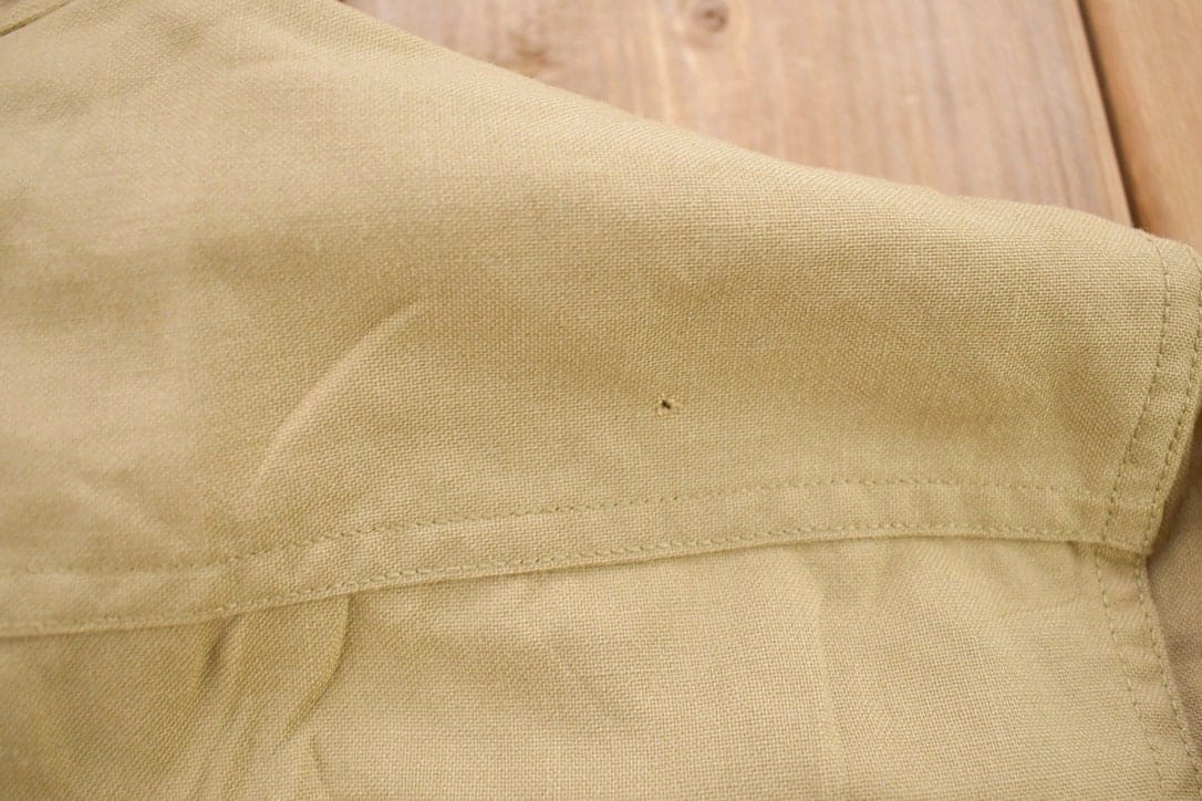 Vintage 1990s Beige Blank USMC Button Up Military Shirt Men's MMen's Medium from propervintagecanada