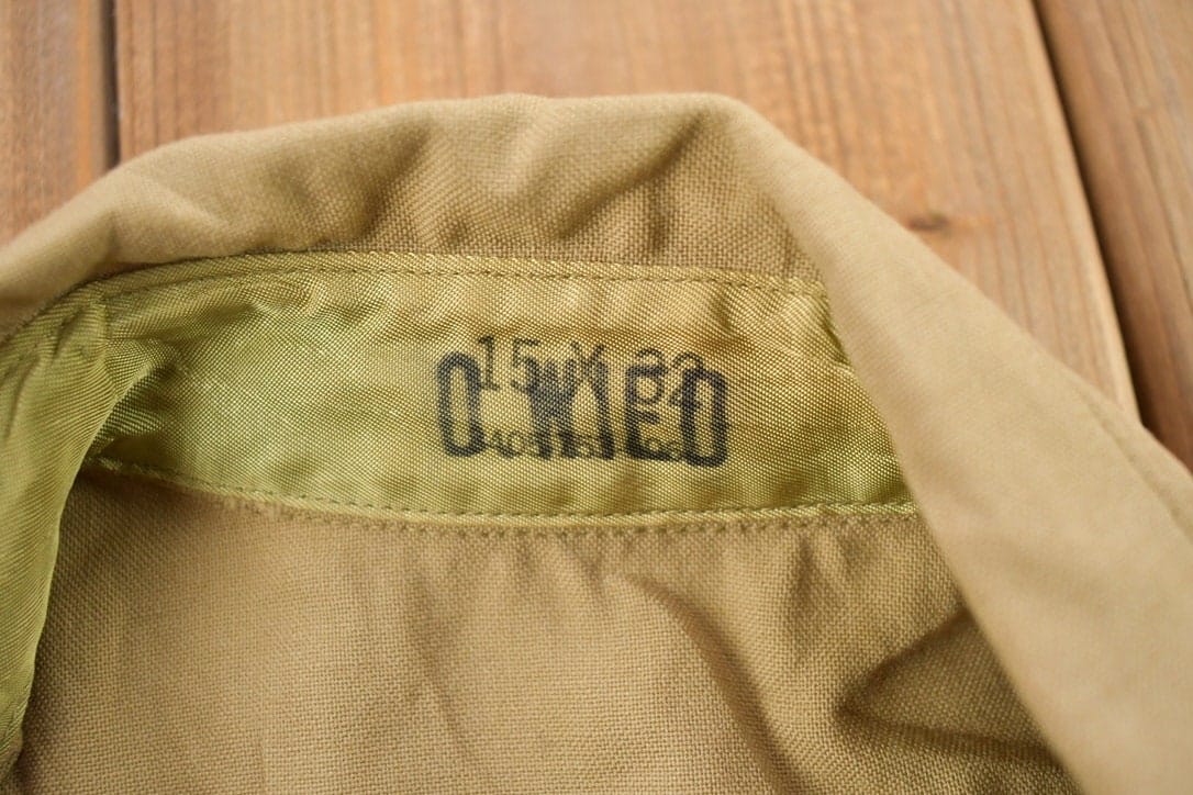 Vintage 1990s Beige Blank USMC Button Up Military Shirt Men's MMen's Medium from propervintagecanada