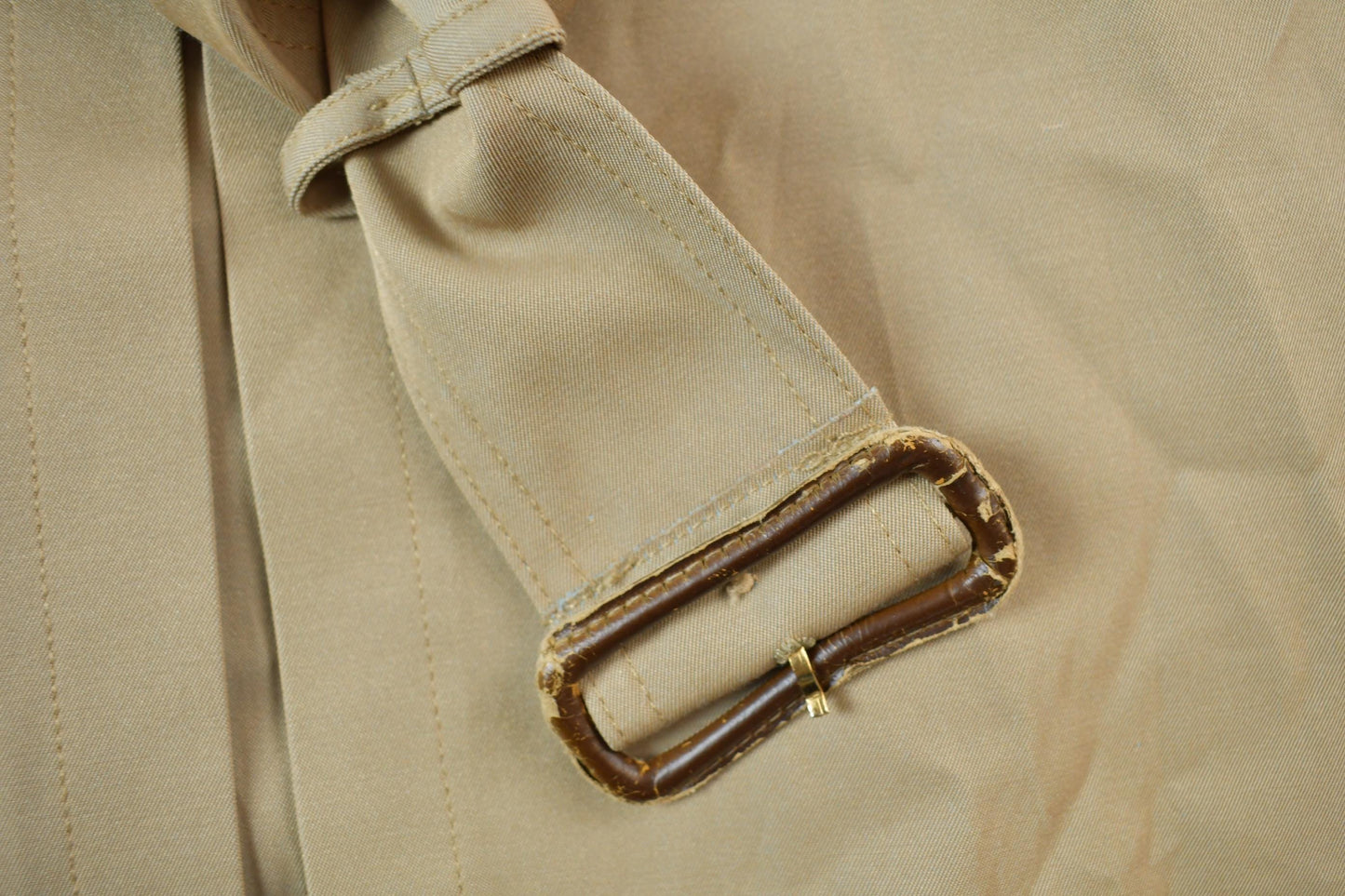 Vintage 1990s Beige Trench Coat Men's Medium from propervintagecanada