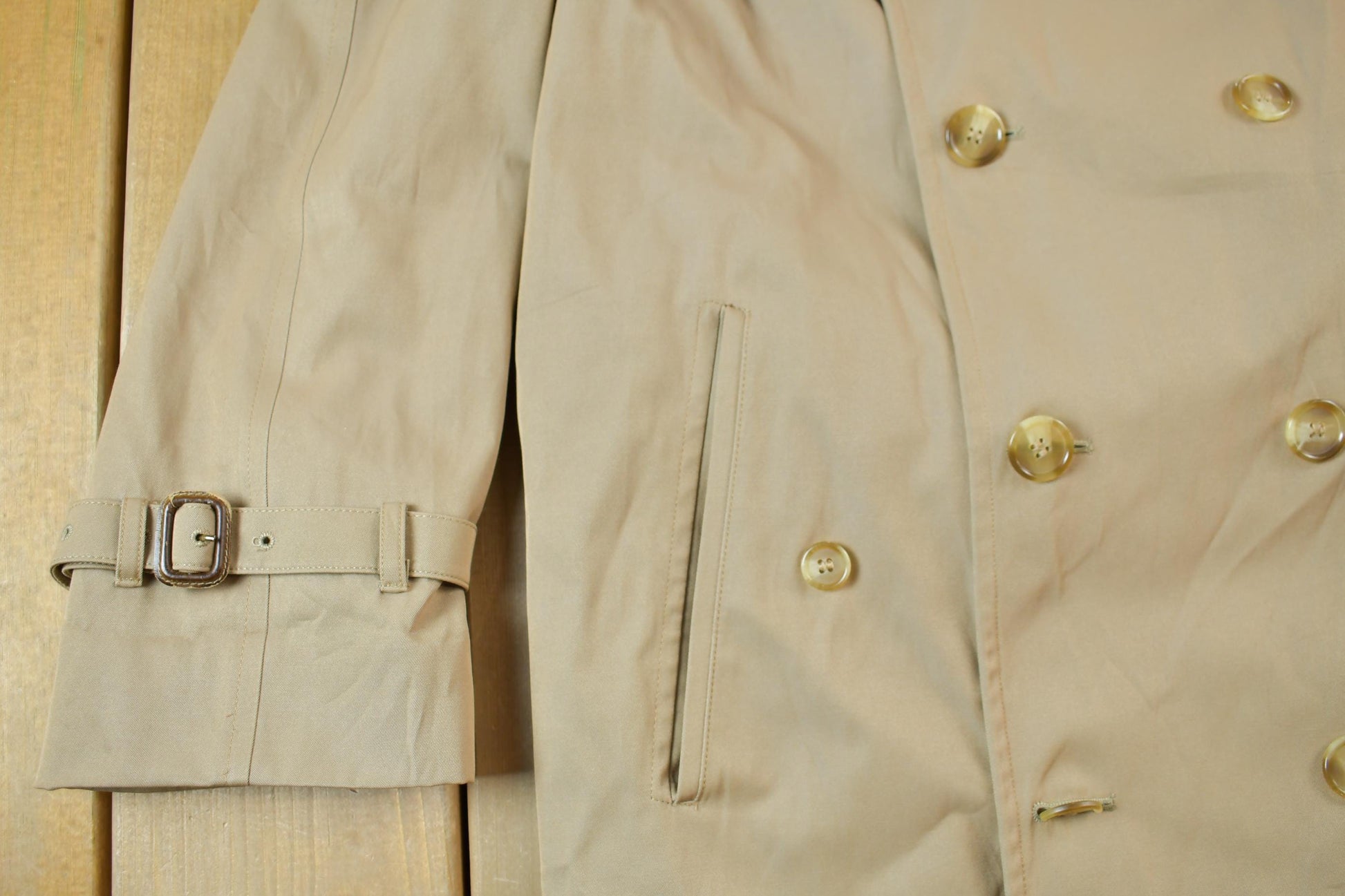 Vintage 1990s Beige Trench Coat Men's Medium from propervintagecanada