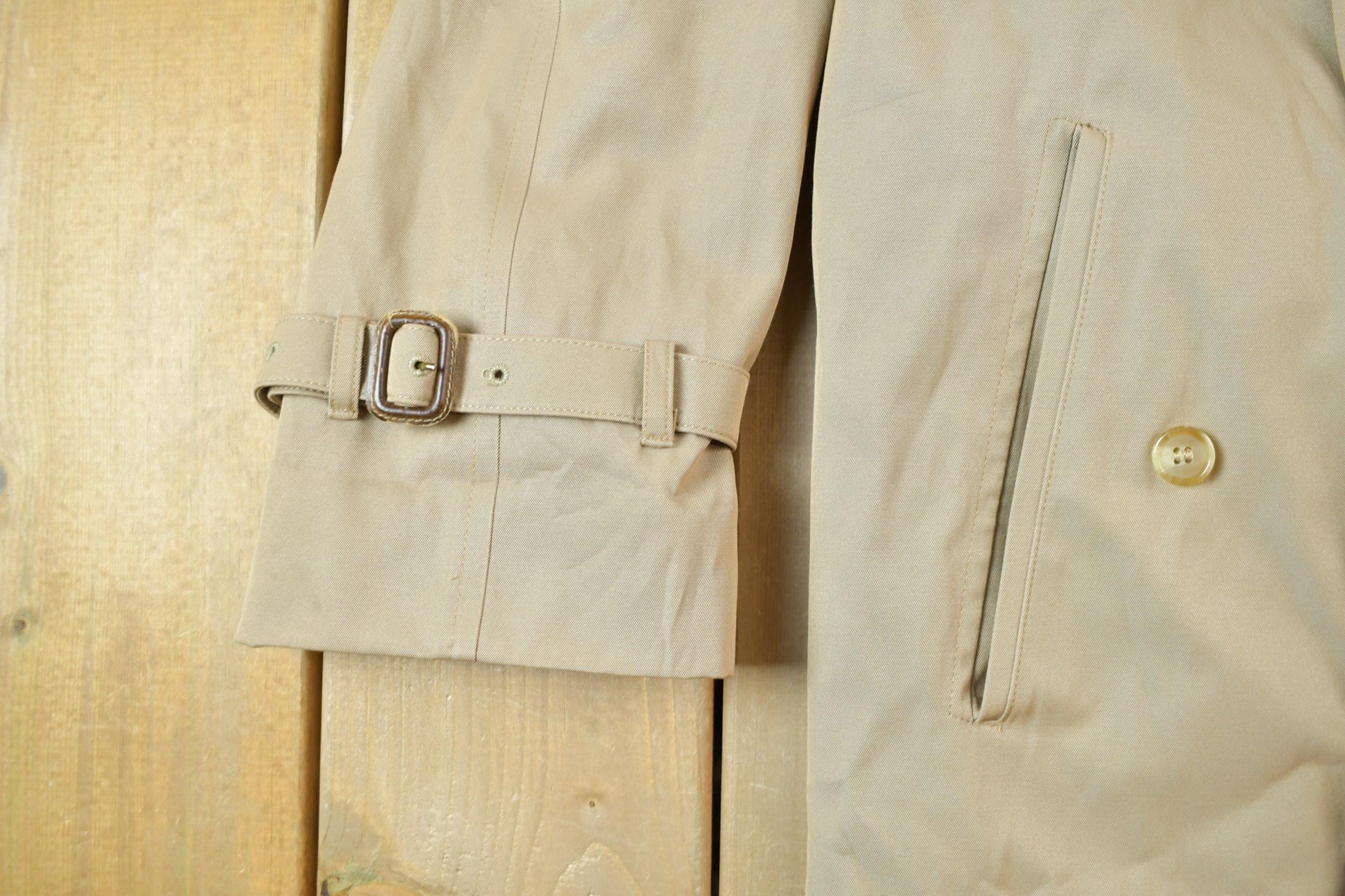 Vintage 1990s Beige Trench Coat Men's Medium from propervintagecanada