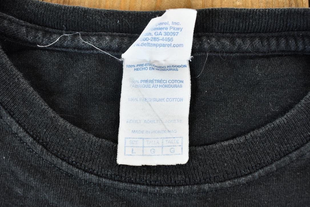 Vintage 1990s Black Hooters Port Charlotte Florida Souvenir Travel T-Shirt Men's Medium from propervintagecanada