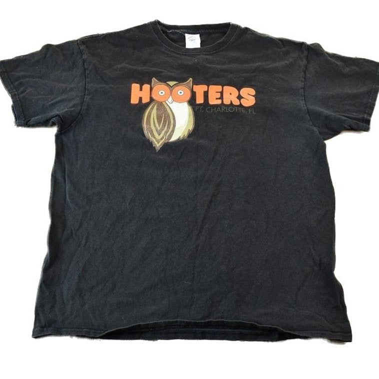 Vintage 1990s Black Hooters Port Charlotte Florida Souvenir Travel T-Shirt Men's Medium from propervintagecanada