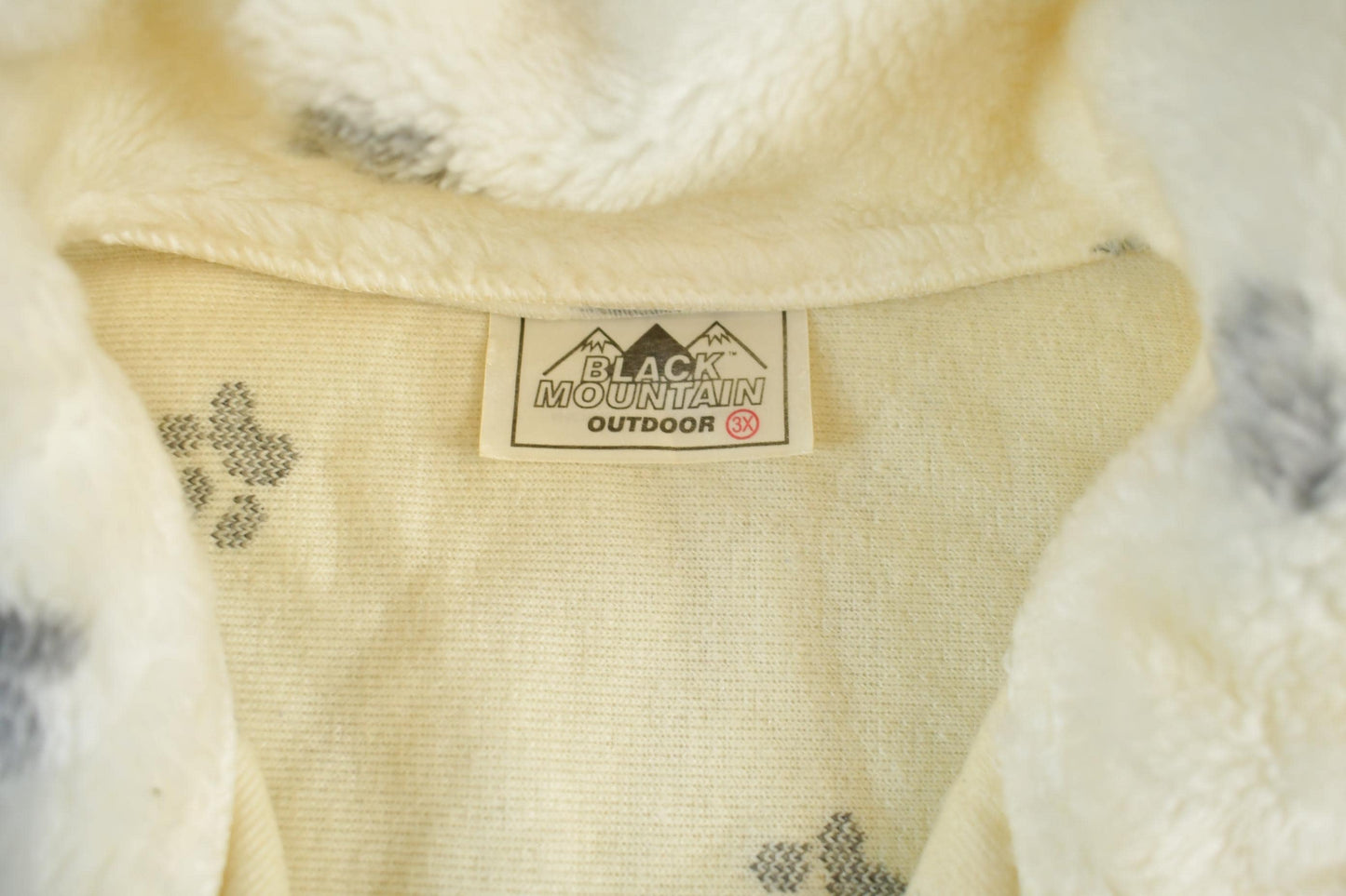 Vintage 1990s Black Mountain Cats Theme All Over Print Zip Up Fleece Sweater Women's XL from propervintagecanada