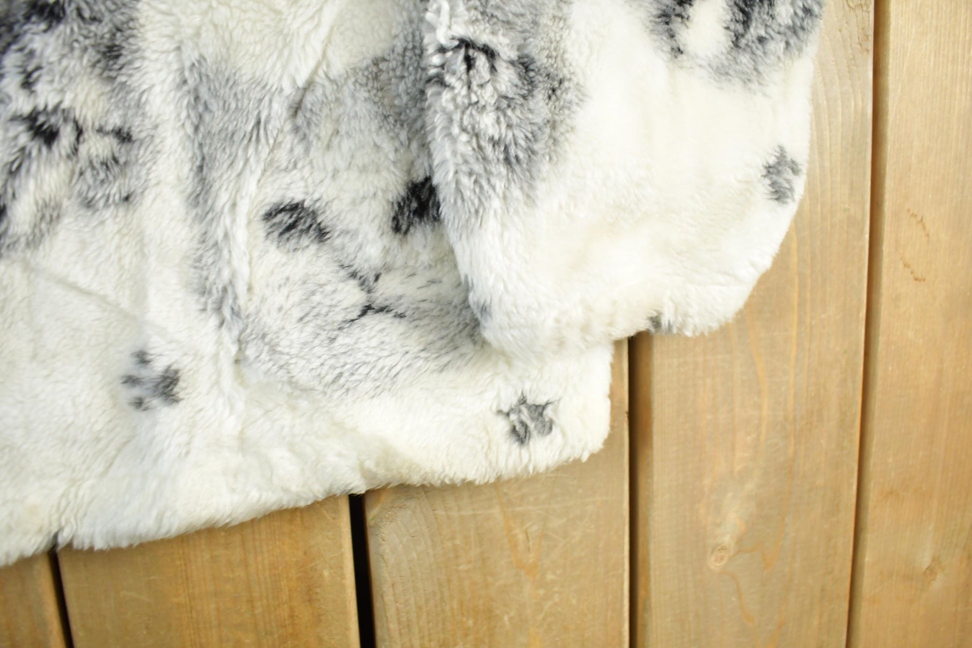 Vintage 1990s Black Mountain Cats Theme All Over Print Zip Up Fleece Sweater Women's XL from propervintagecanada