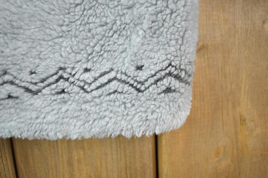 Vintage 1990s Black Mountain Fleece Outdoorsman Hoodie Sweater Men's XL from propervintagecanada