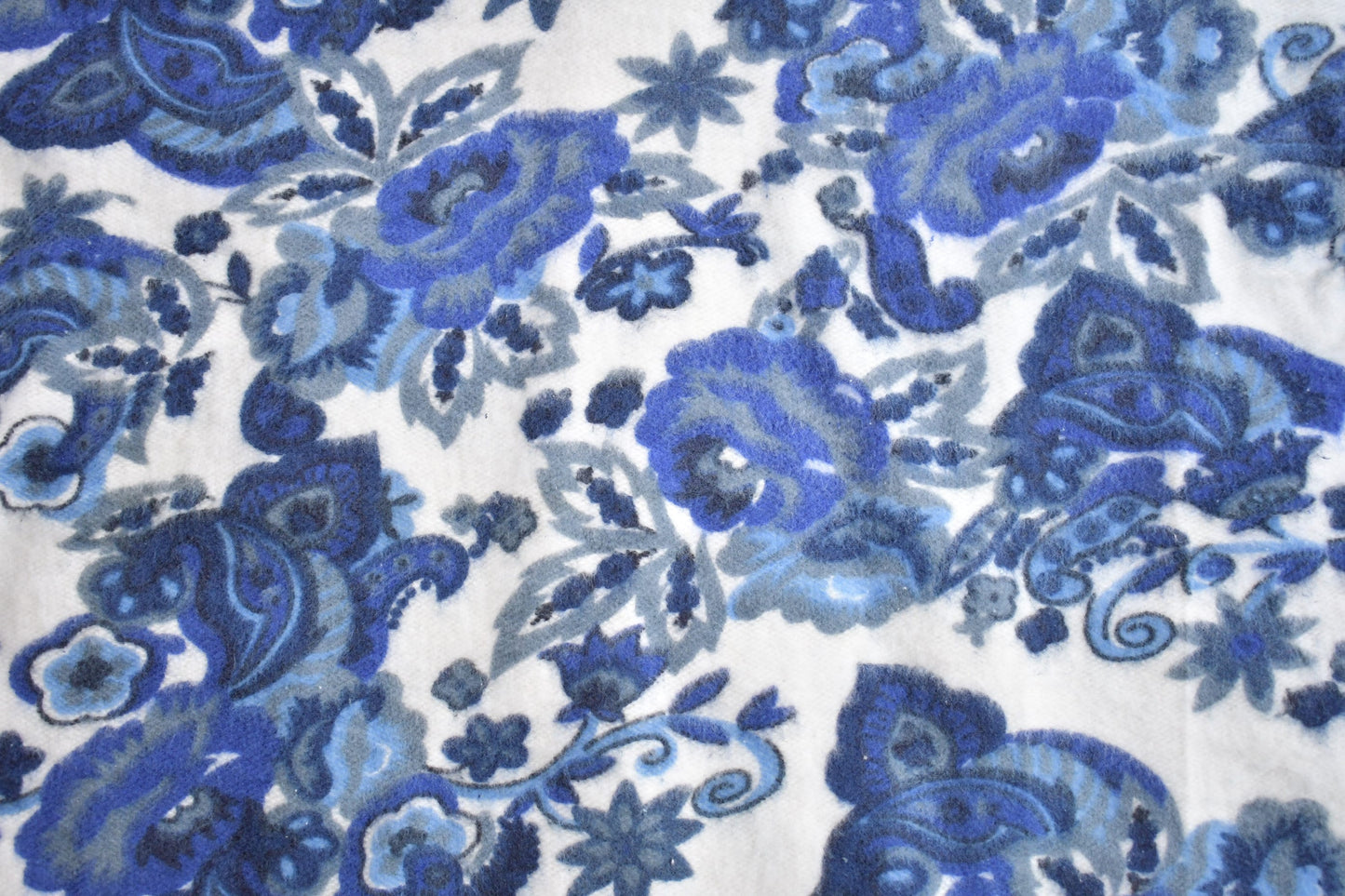 Vintage 1990s Blue Floral Fleece Sweatshirt Men's Medium from propervintagecanada