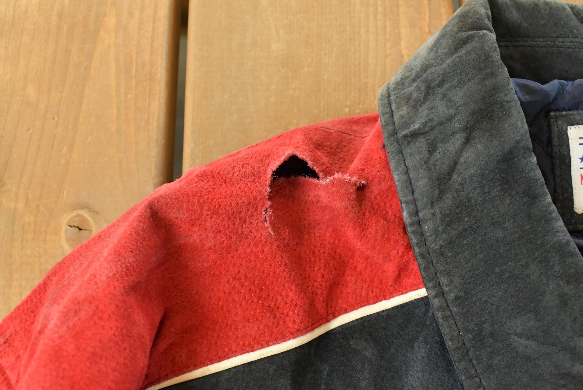 Vintage 1990s Boston Red Sox MLB Leather Suede Jacket Men's 2XL / G III Carl Banks / Sportswear / 90s Baseball / Embroidered from propervintagecanada