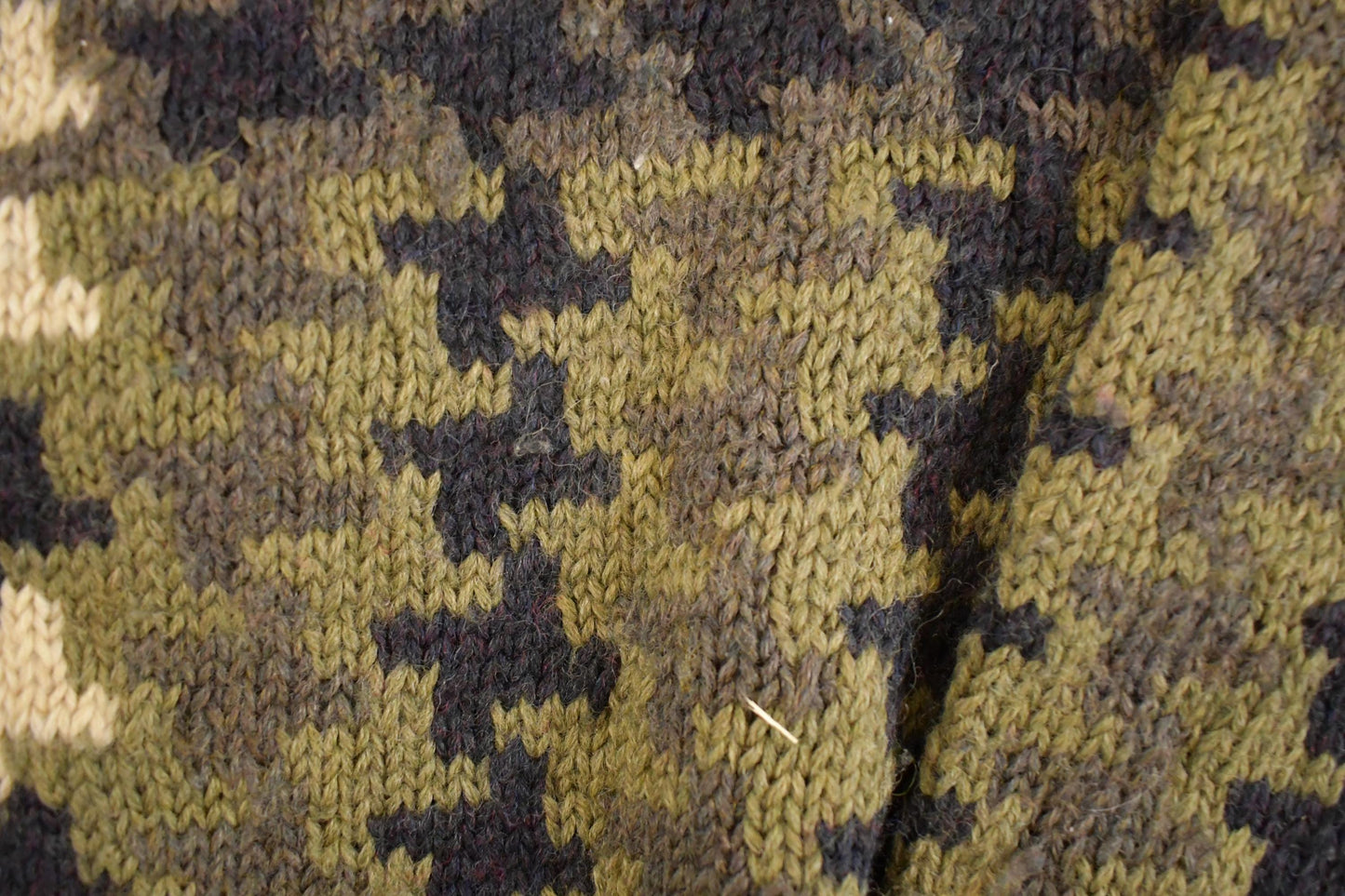 Vintage 1990s Boston Traders Wool Knit Sweater Men's L from propervintagecanada