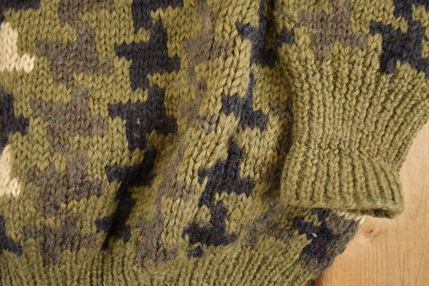 Vintage 1990s Boston Traders Wool Knit Sweater Men's L from propervintagecanada