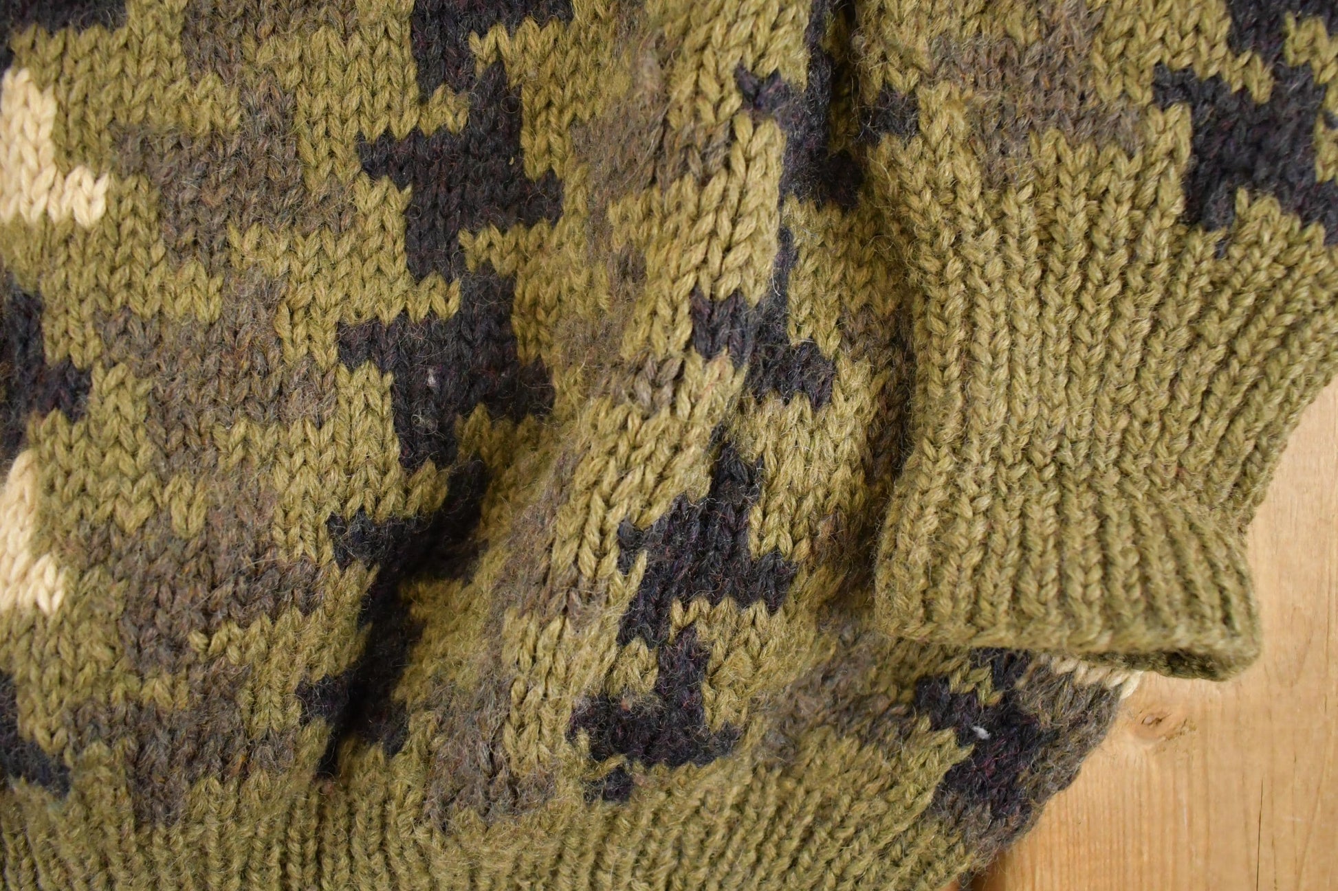 Vintage 1990s Boston Traders Wool Knit Sweater Men's L from propervintagecanada