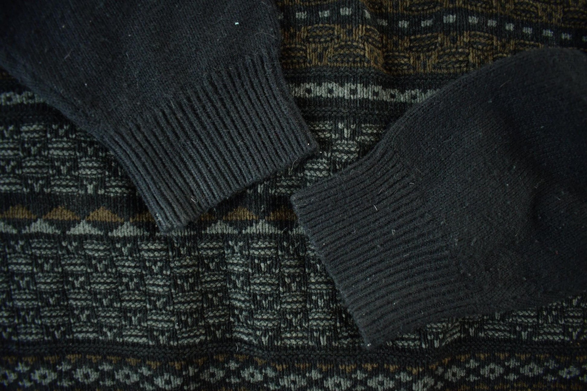 Vintage 1990s Boulevard Club Knit Abstract Pattern Collared Sweater Men's Large from propervintagecanada