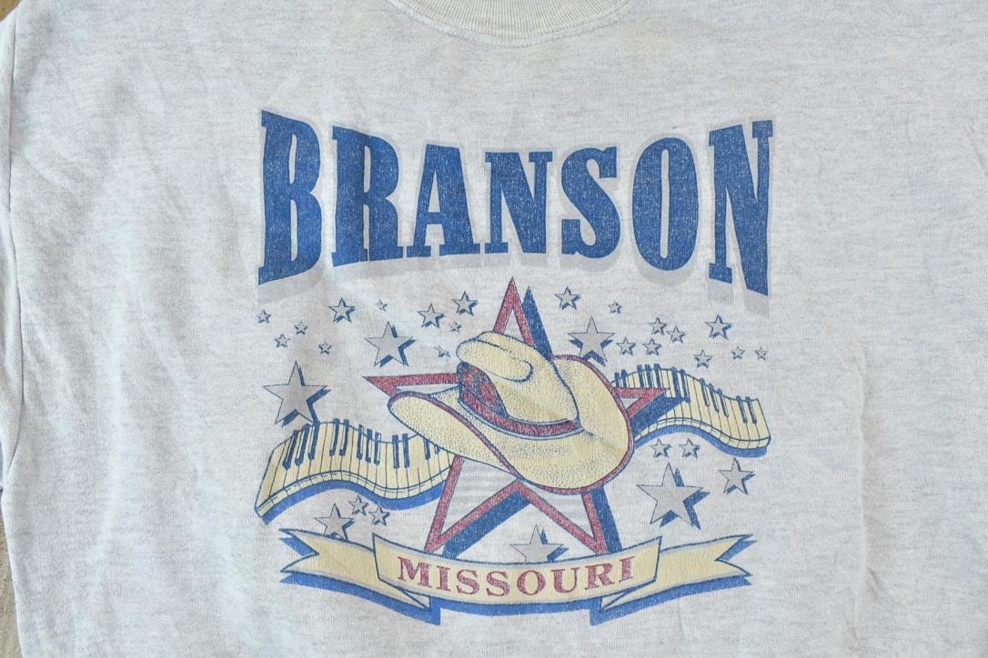 Vintage 1990s Branson Missouri Souvenir Music Town Crewneck Sweatshirt Men's Large from propervintagecanada