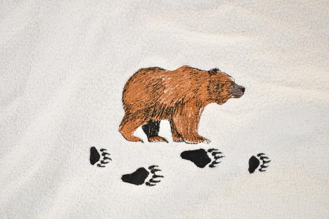 Vintage 1990s Brown Bear Embroidered Fleece Outdoorsman Sweater Men's L from propervintagecanada