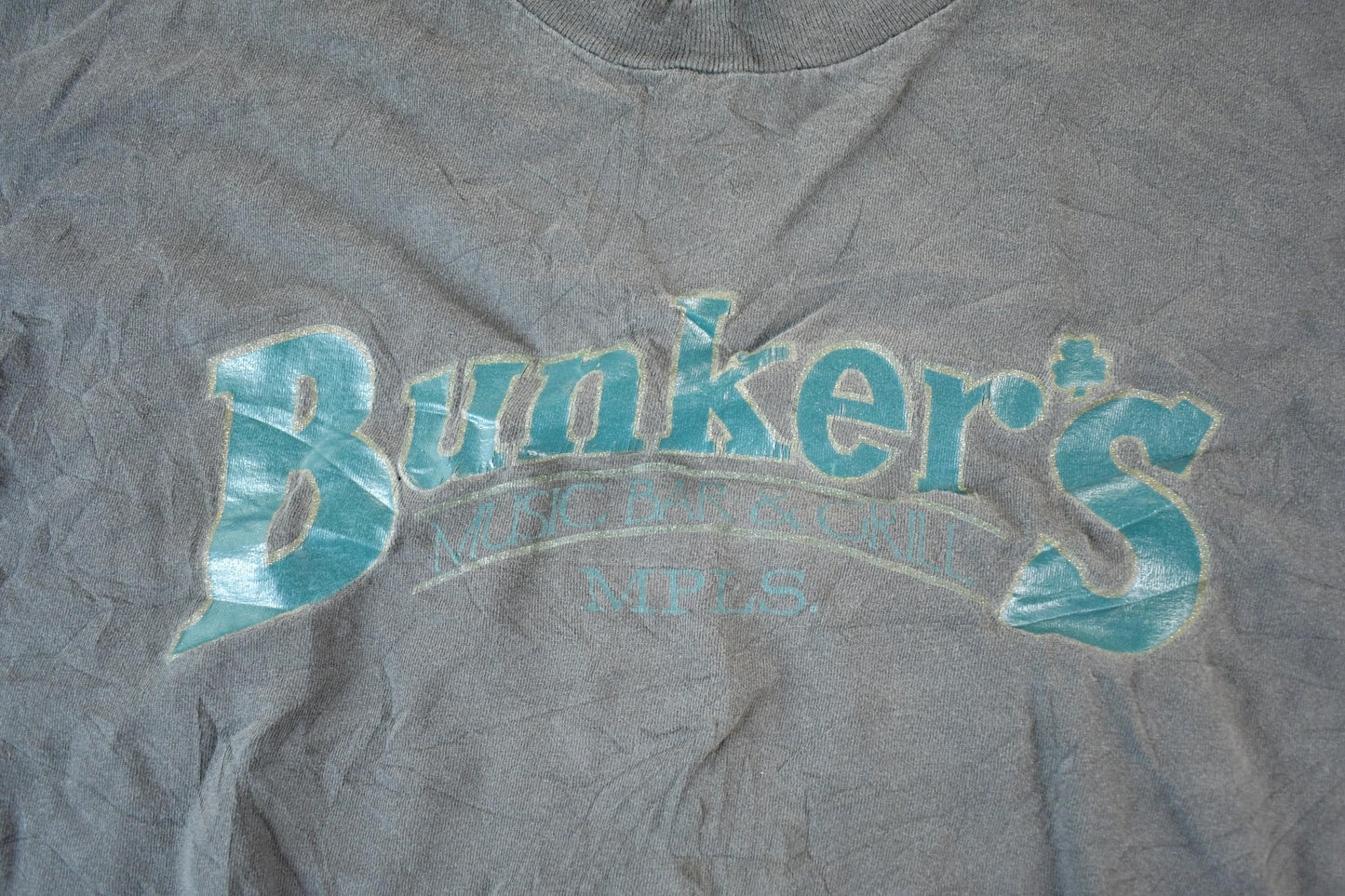 Vintage 1990s Bunkers Music Bar And Grill Souvenir T-Shirt Mens XL from propervintagecanada