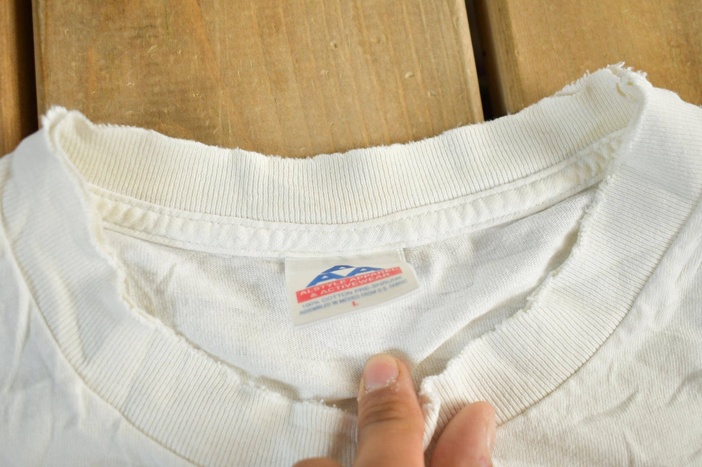 Vintage 1990s Butterfly Single Stitch Graphic T-Shirt Men's Medium from propervintagecanada