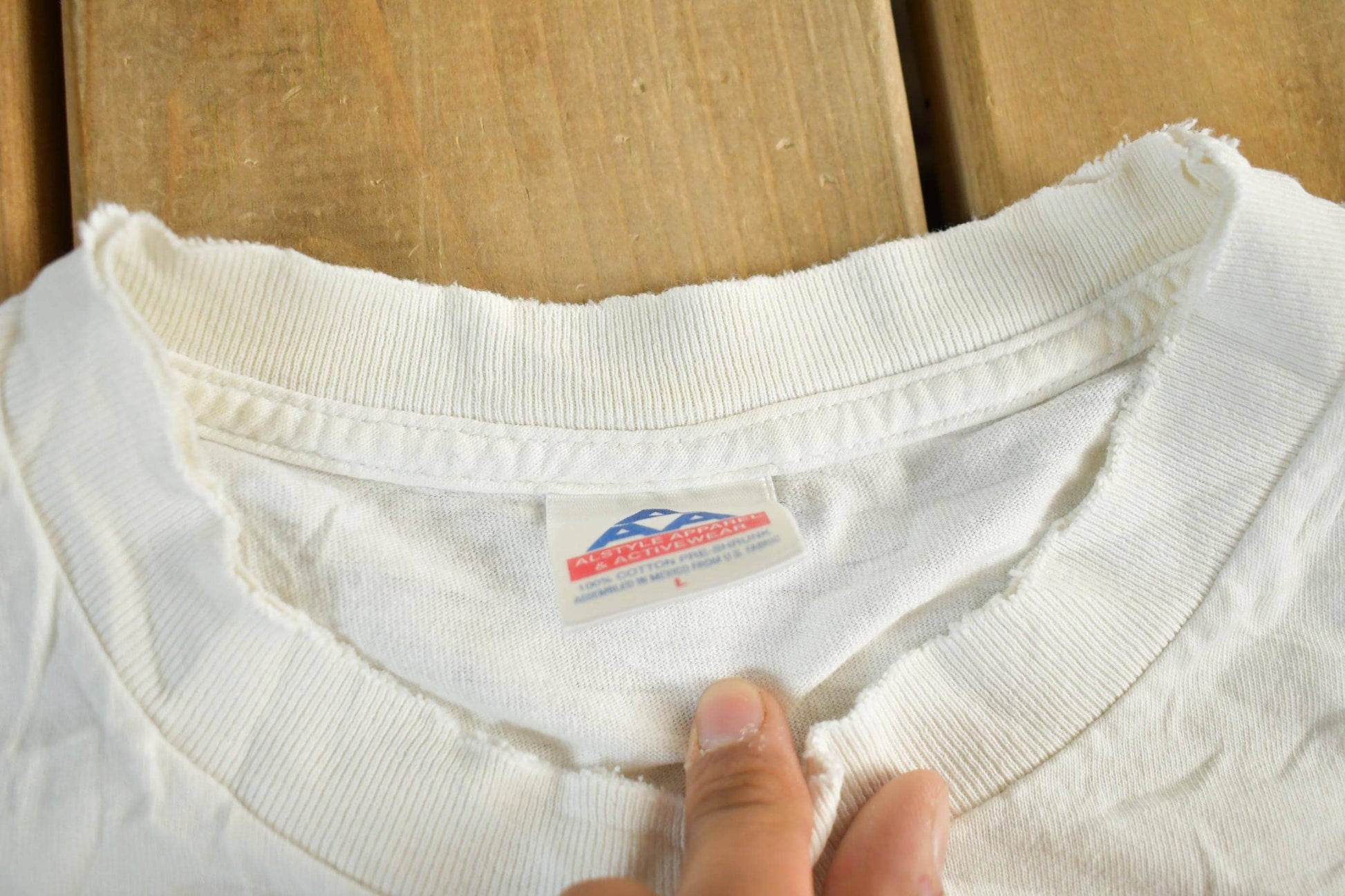 Vintage 1990s Butterfly Single Stitch Graphic T-Shirt Men's Medium from propervintagecanada