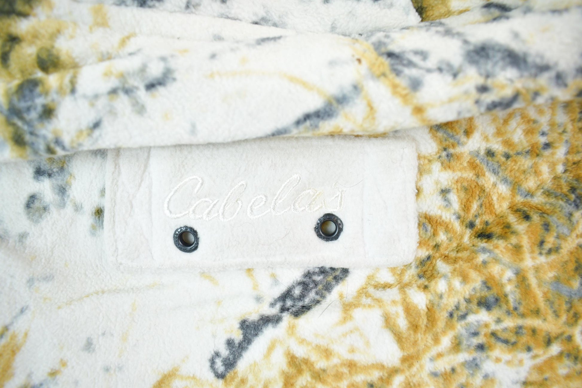 Vintage 1990s Cabela's Camo Fleece Hoodie Sweater Men's Medium from propervintagecanada