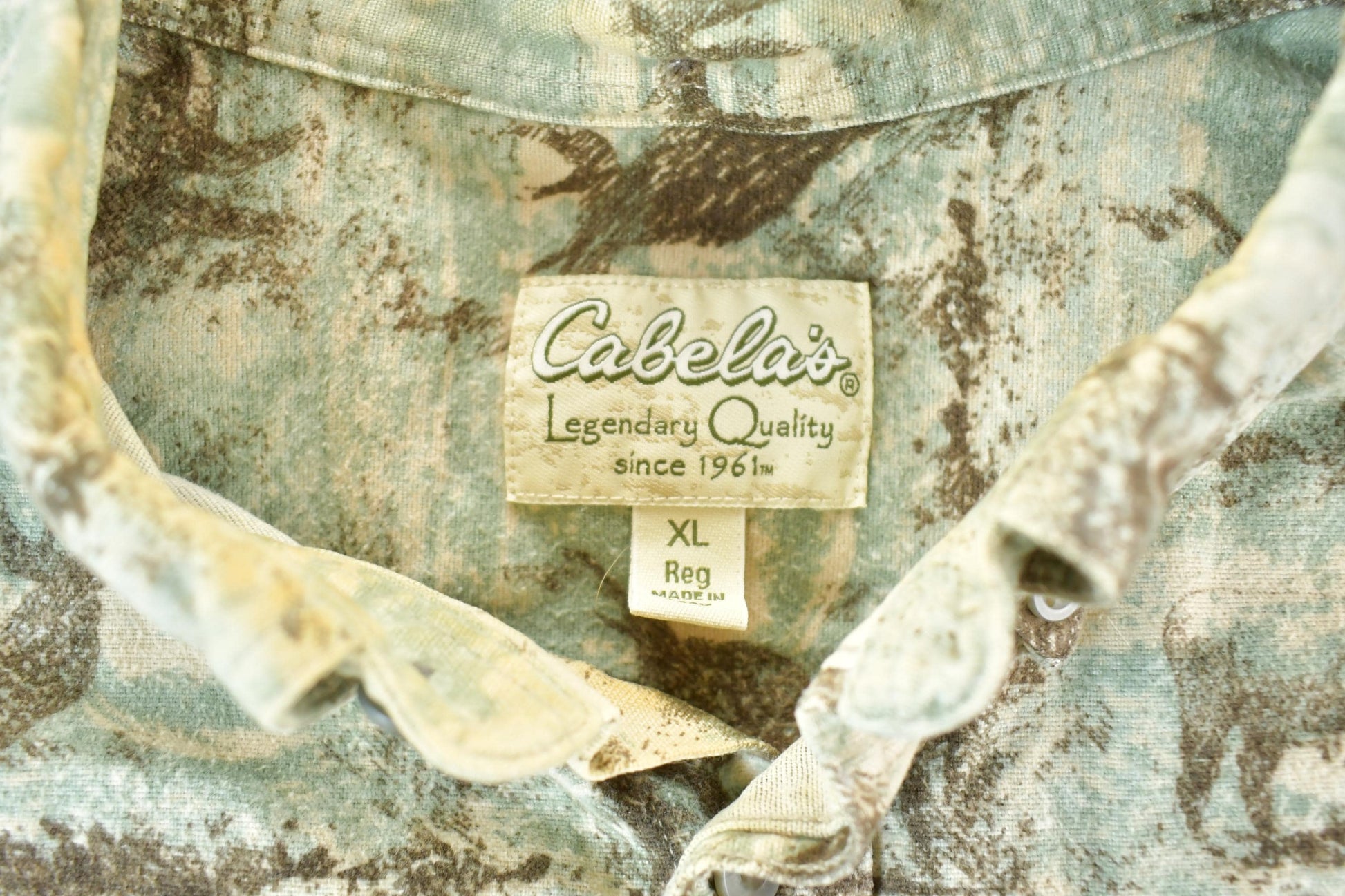 Vintage 1990s Cabelas AOP Big Buck Western Style Button Up Shirt Mens XL from propervintagecanada