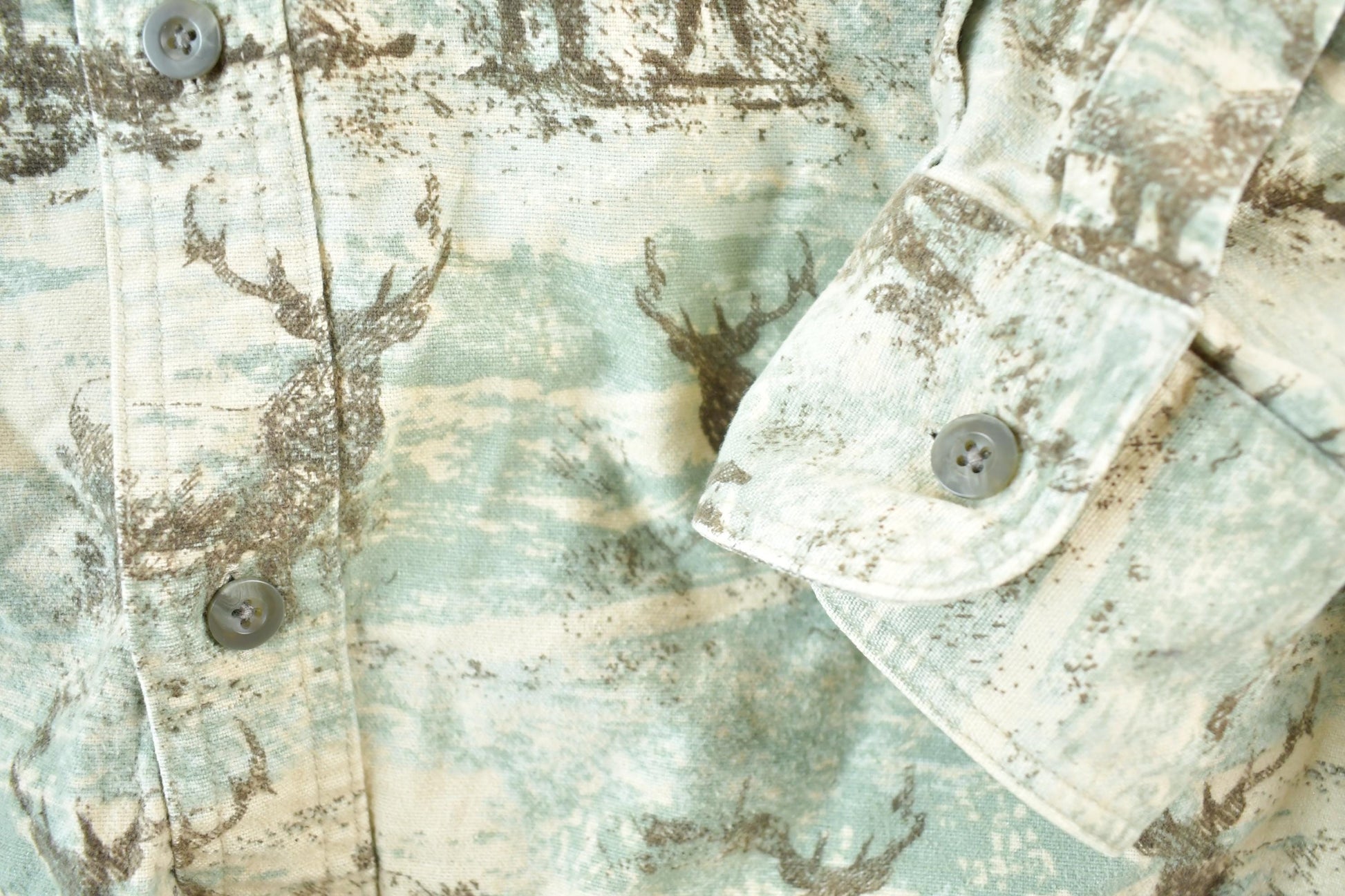 Vintage 1990s Cabelas AOP Big Buck Western Style Button Up Shirt Mens XL from propervintagecanada