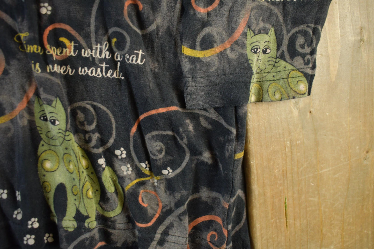 Vintage 1990s Cactus Bay Cat All Over Print T-Shirt Women's Medium from propervintagecanada