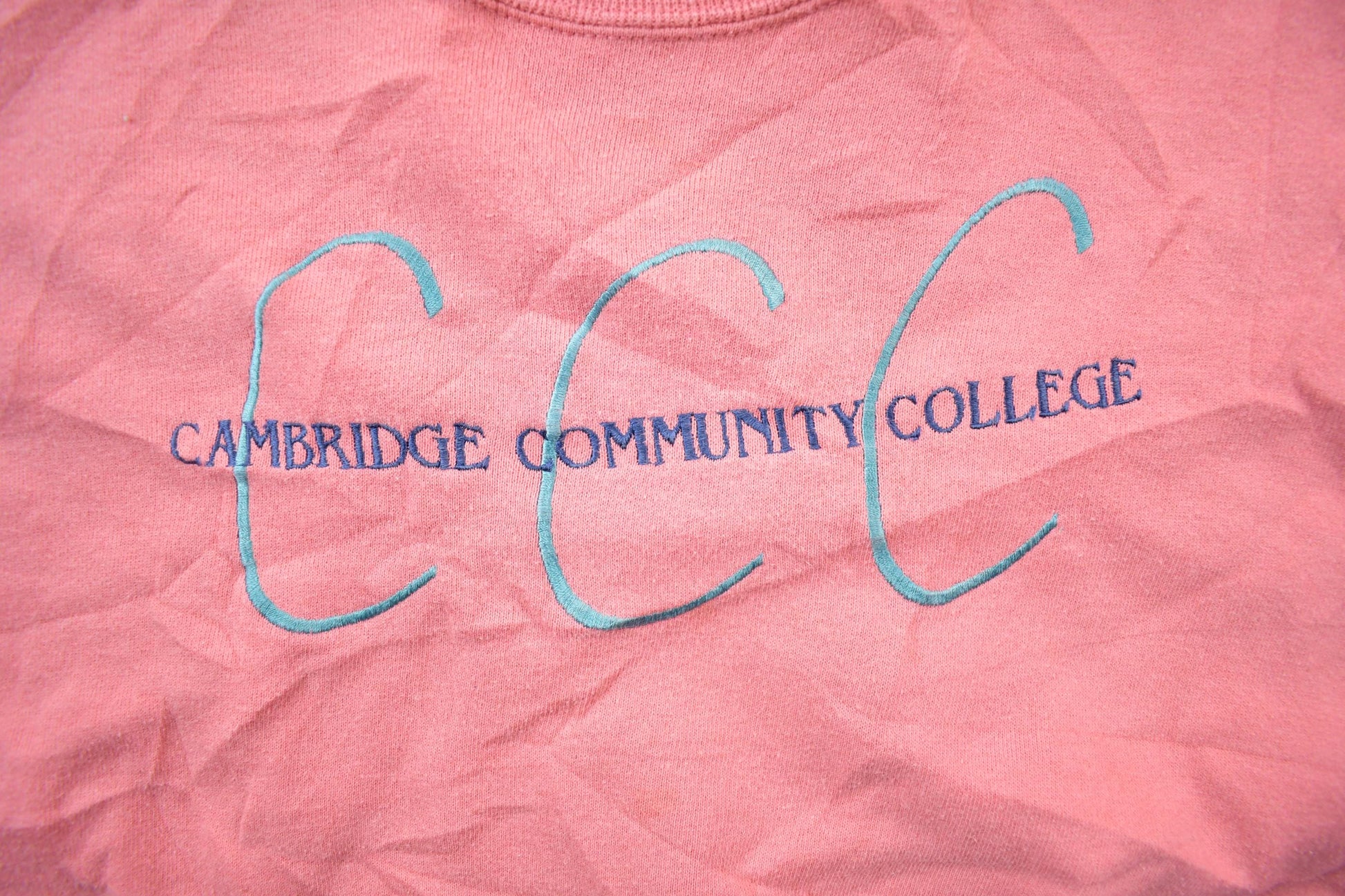 Vintage 1990s Cambridge Community College Collegiate Crewneck Men's XL from propervintagecanada