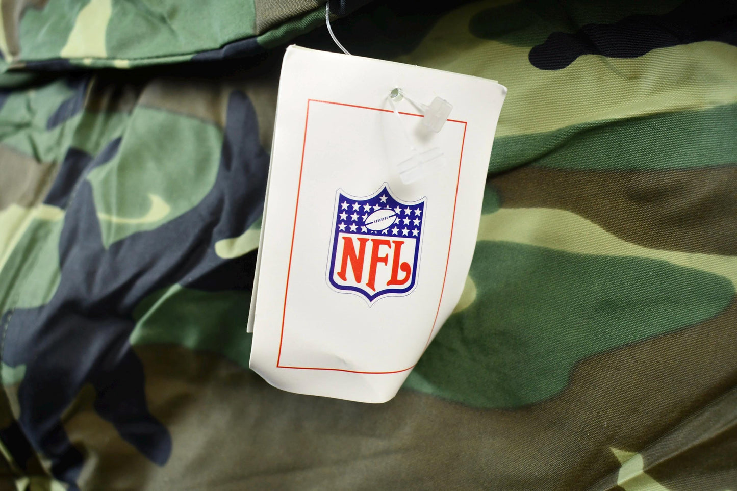 Vintage 1990s Camo Pittsburgh Steelers NFL Football Hooded Puffer Jacket Men's 3XL from propervintagecanada