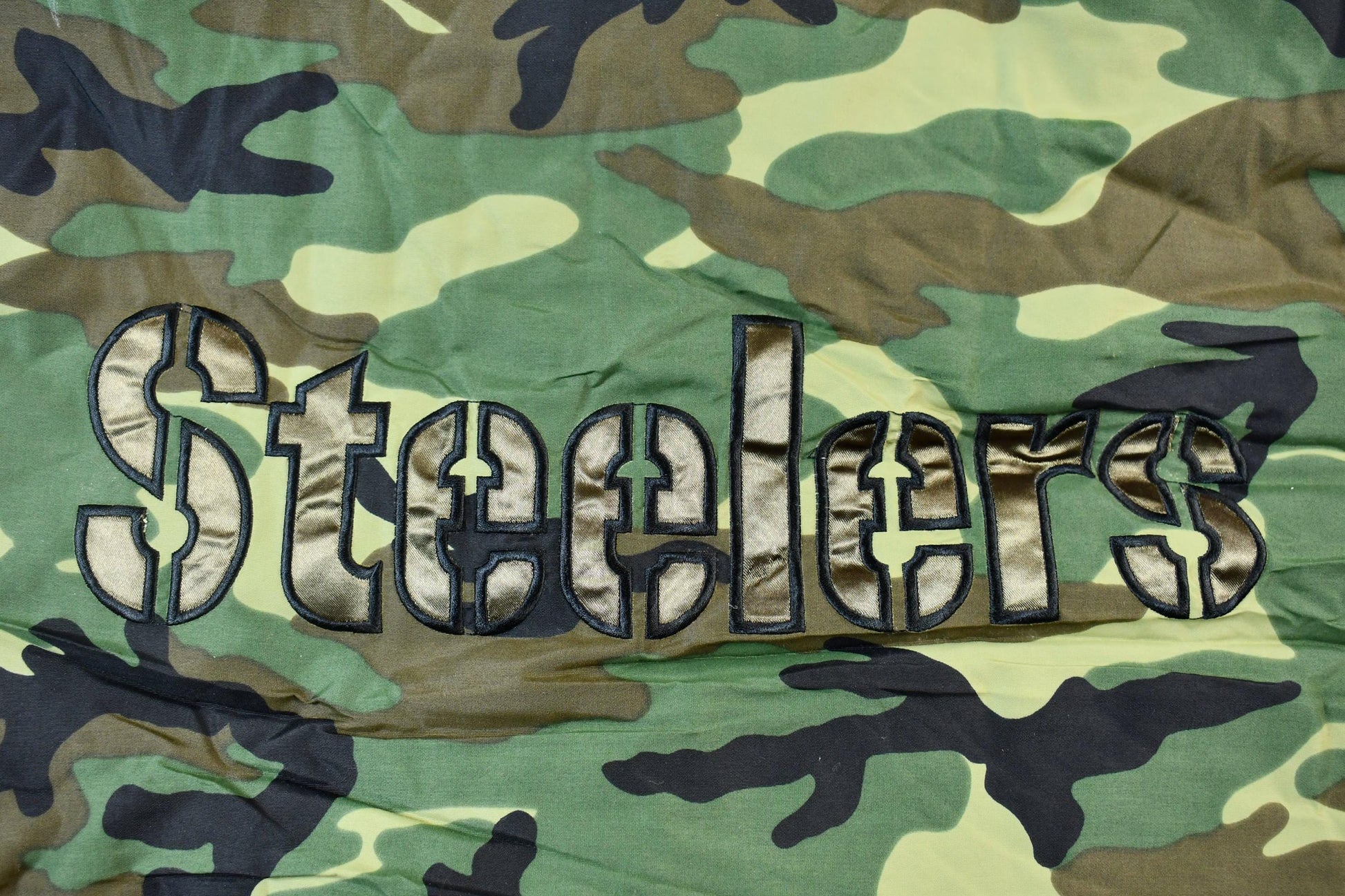 Vintage 1990s Camo Pittsburgh Steelers NFL Football Hooded Puffer Jacket Men's 3XL from propervintagecanada