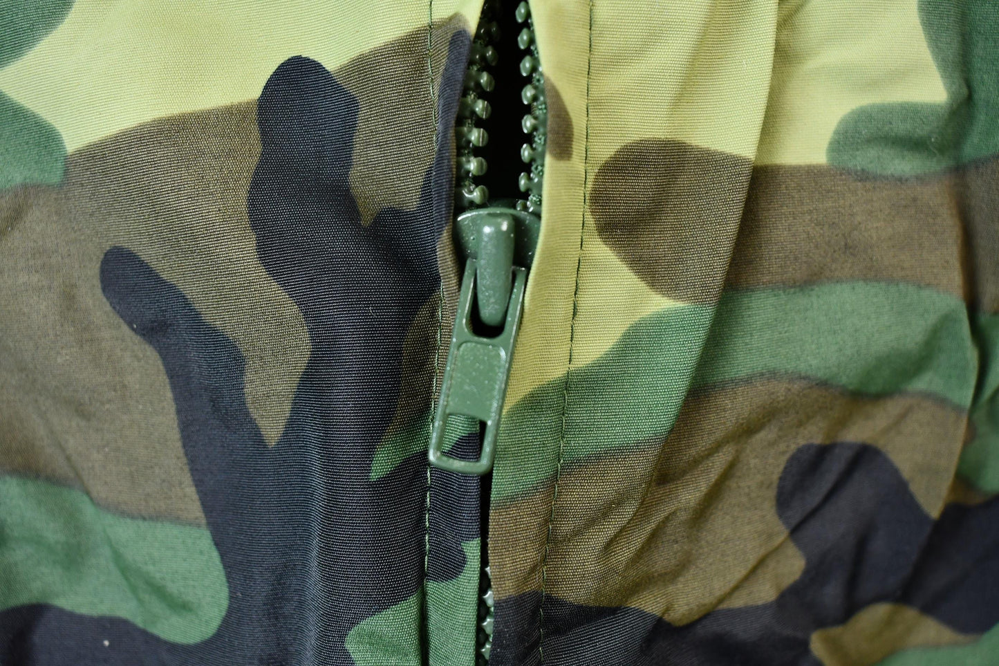 Vintage 1990s Camo Raiders NFL Football Hooded Puffer Jacket Men's 3XL from propervintagecanada