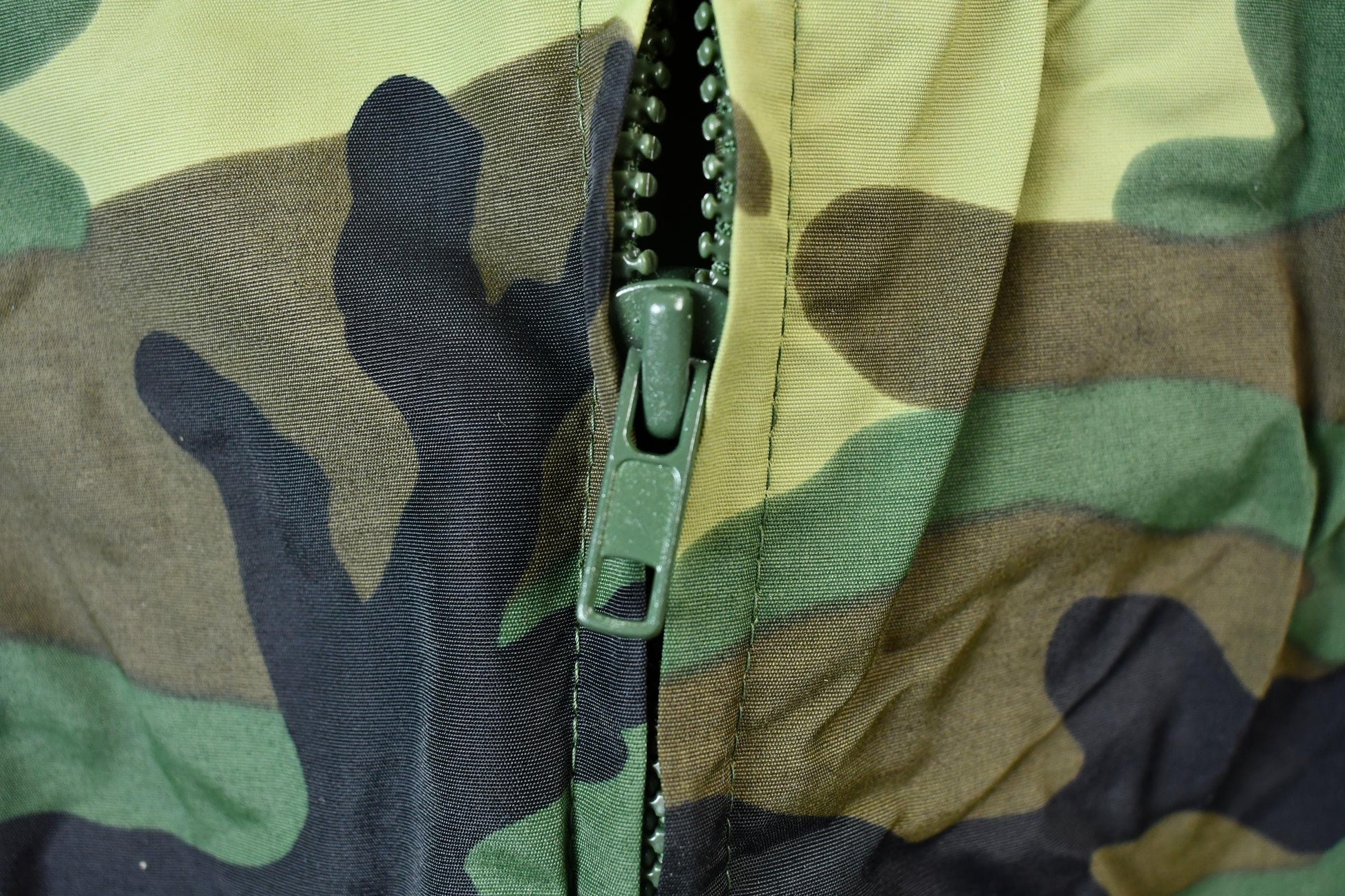 Vintage 1990s Camo Raiders NFL Football Hooded Puffer Jacket Men's 3XL from propervintagecanada