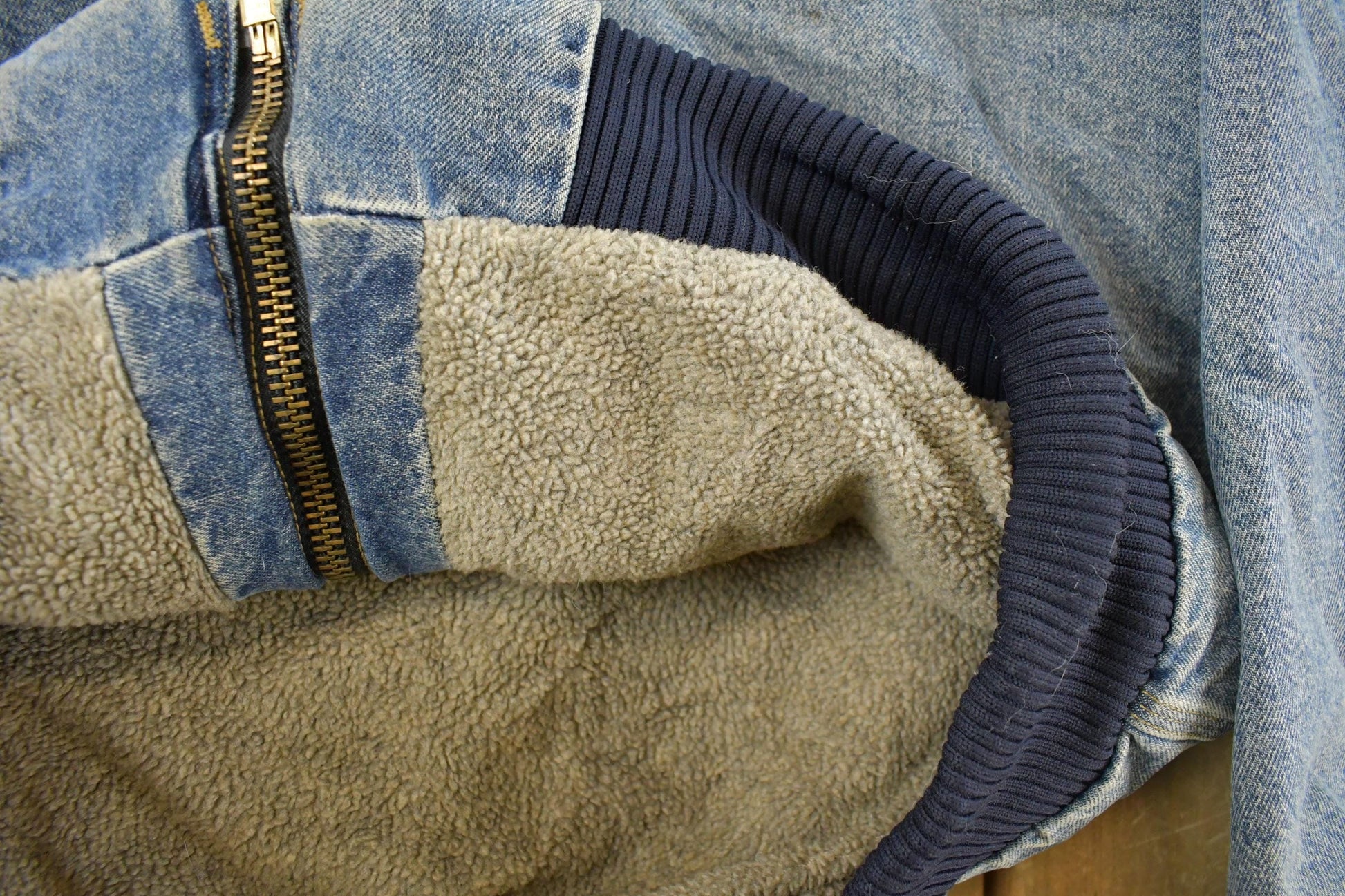Vintage 1990s Carhartt Denim Sherpa Lined Hooded Jacket Men's XL from propervintagecanada