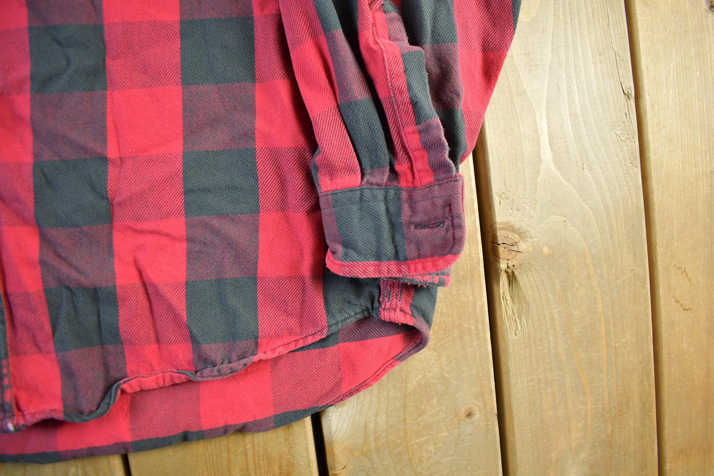 Vintage 1990s Carhartt Plaid Button Up Flannel Shirt Men's XL from propervintagecanada