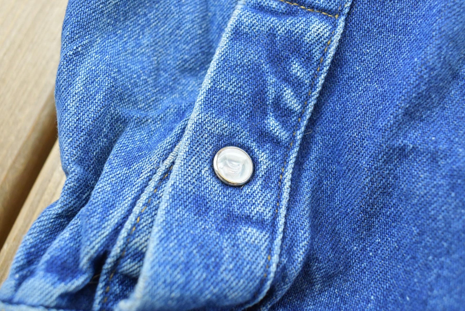 Vintage 1990s Carhartt Western Work Button Up Shirt Mens L from propervintagecanada