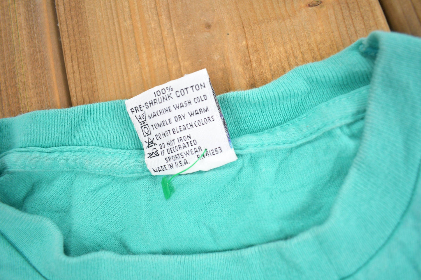 Vintage 1990s Carolina Sunflower Graphic Souvenir T Shirt Men's Medium from propervintagecanada