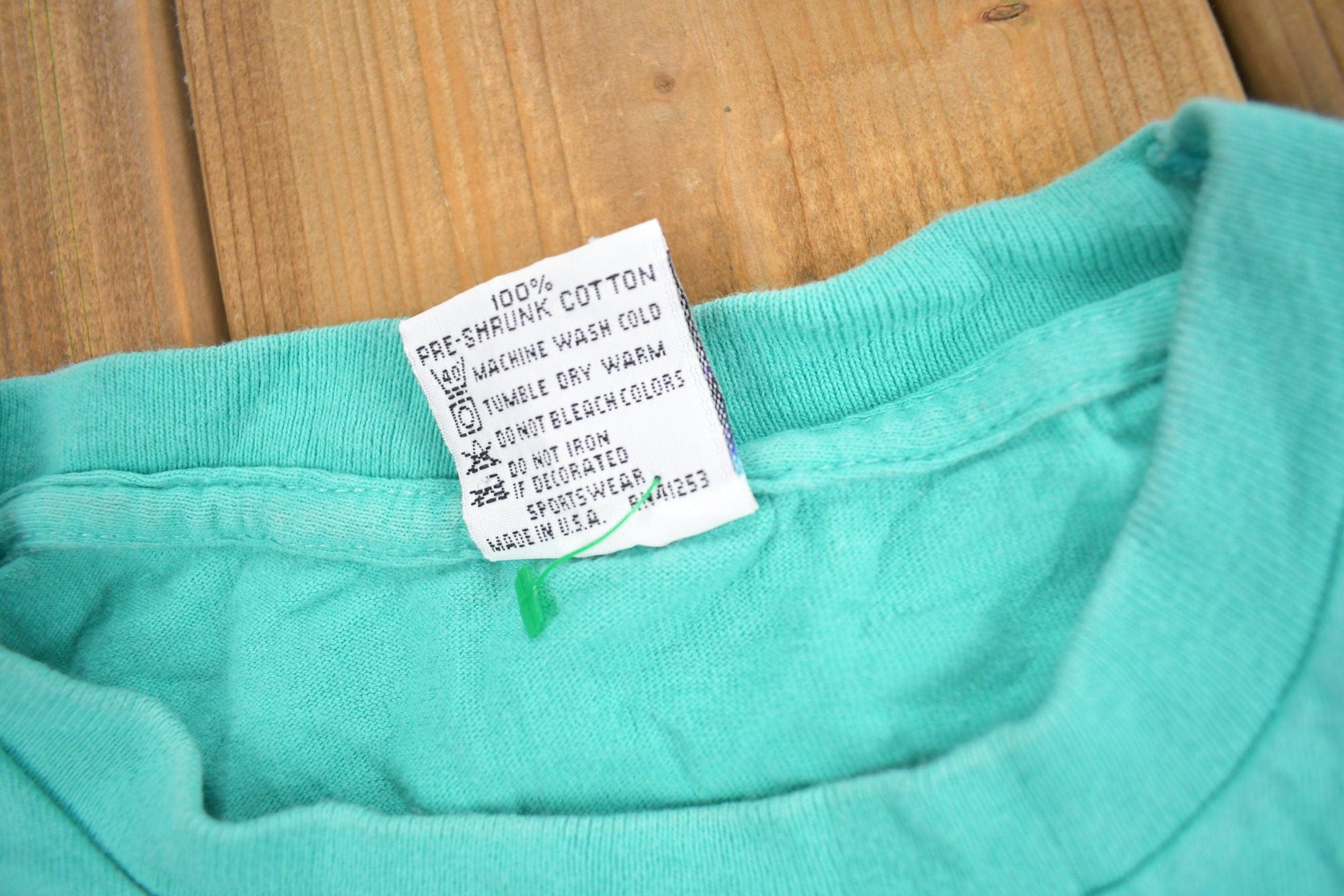 Vintage 1990s Carolina Sunflower Graphic Souvenir T Shirt Men's Medium from propervintagecanada