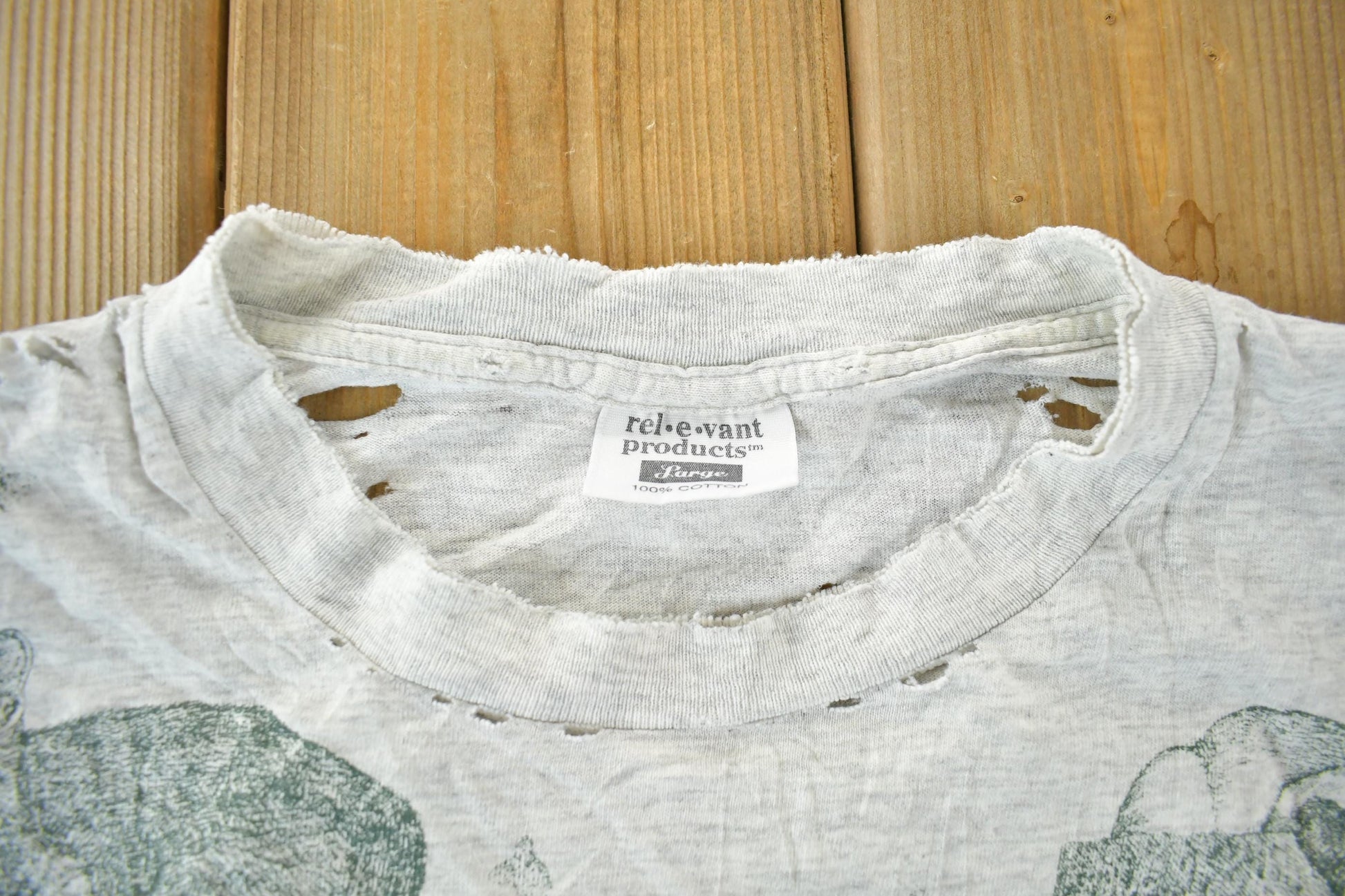 Vintage 1990s Cat Distressed T-Shirt Men's L from propervintagecanada