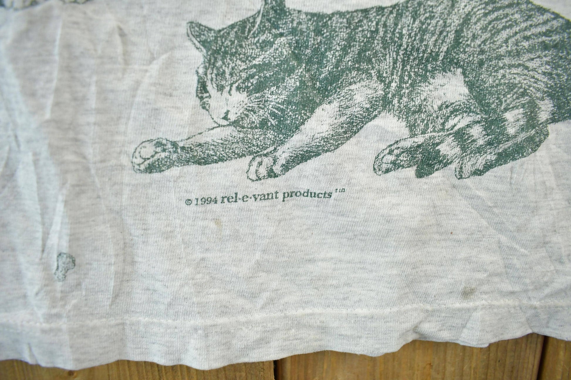 Vintage 1990s Cat Distressed T-Shirt Men's L from propervintagecanada
