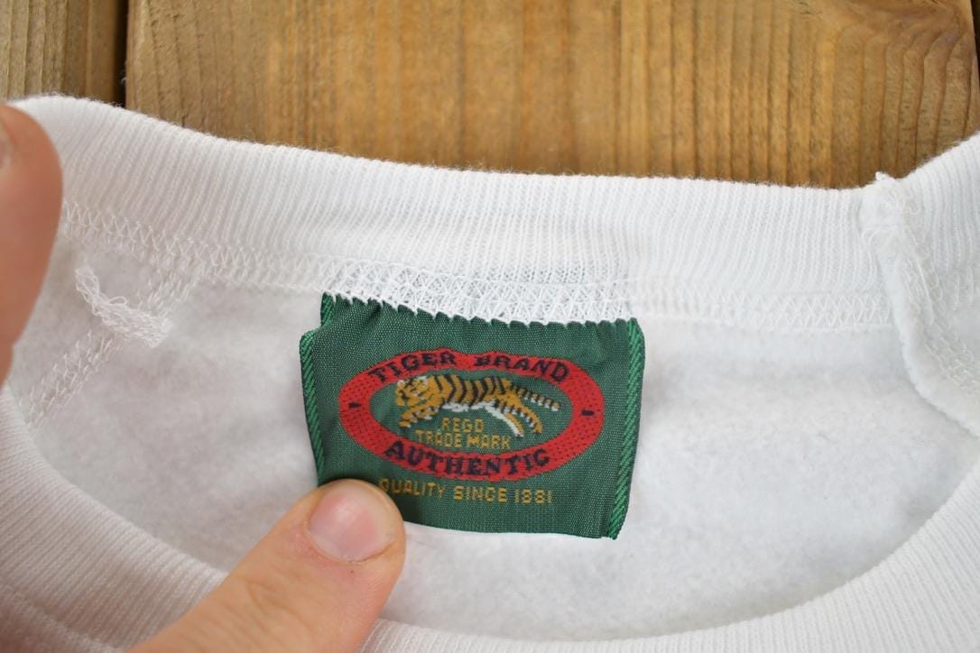 Vintage 1990s Catch The Rainbow Cartoon Sketch Souvenir Crewneck Sweatshirt Men's M from propervintagecanada