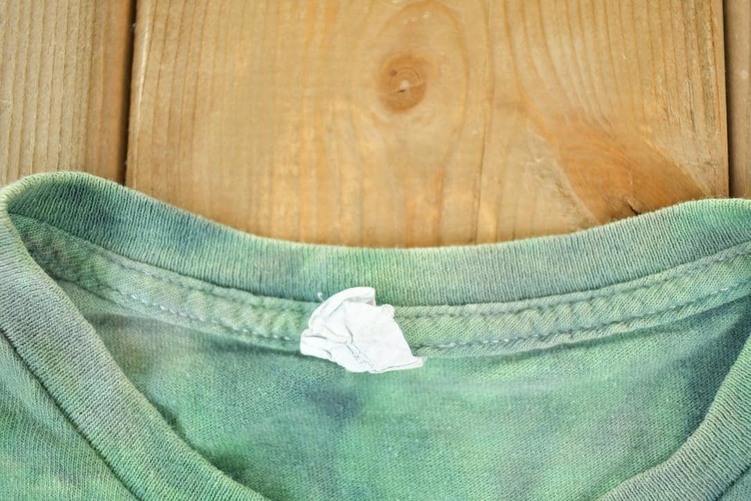 Vintage 1990s Celtic Shamrock Souvenir Single Stitch Graphic Print T-Shirt Men's Small from propervintagecanada