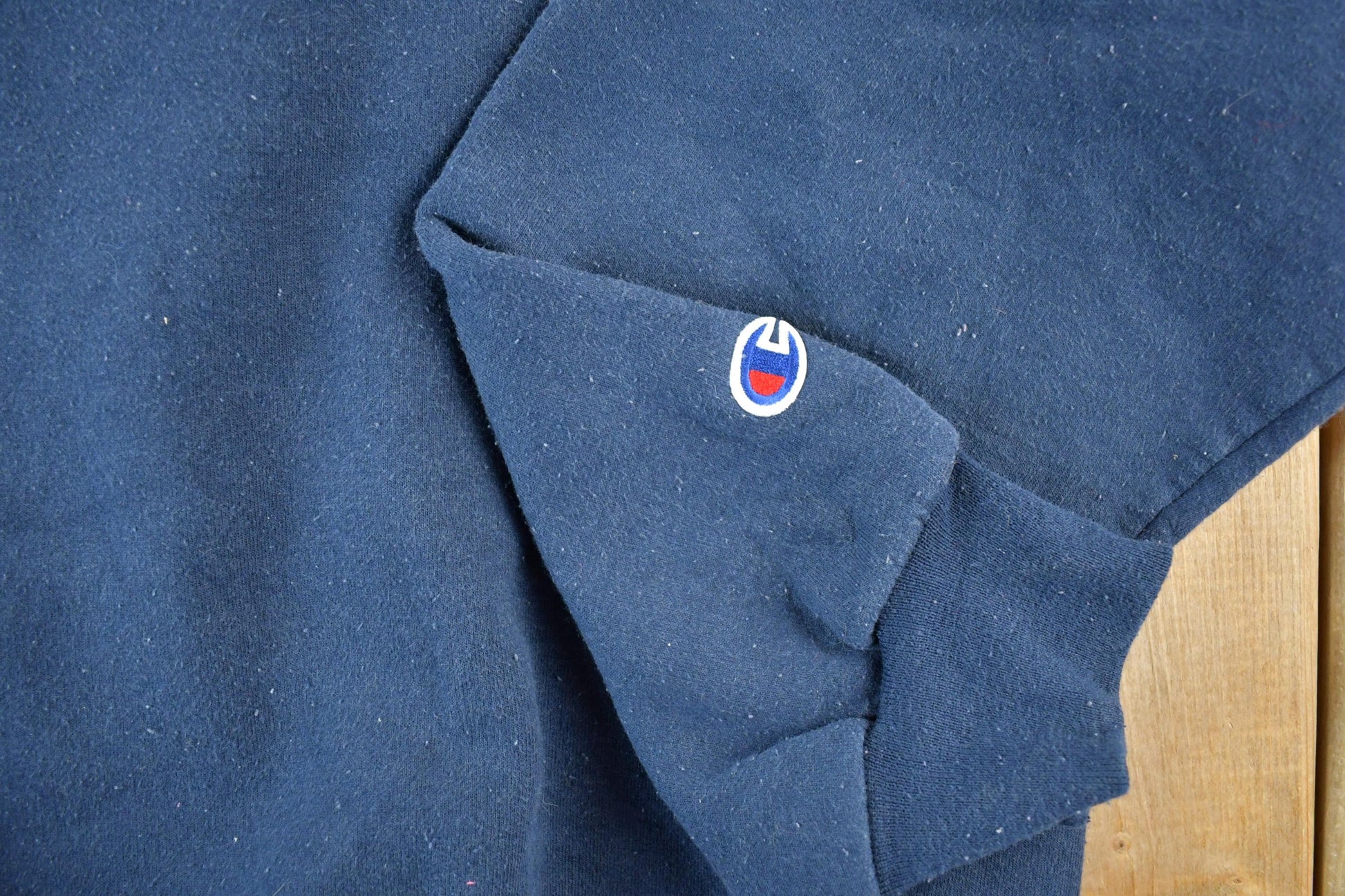 Vintage 1990s Champion Marquette Hawks University Of Collegiate Crewneck Men's XL from propervintagecanada