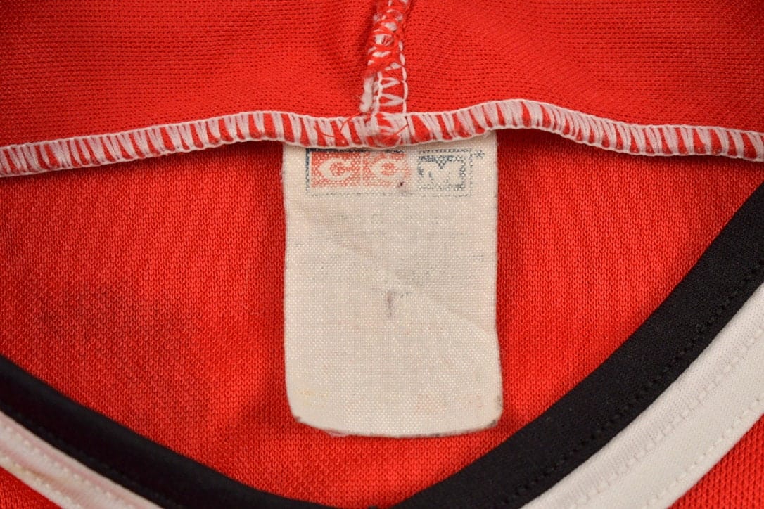 Vintage 1990s Chicago Blackhawks CCM NHL Hockey Jersey Men's Medium from propervintagecanada