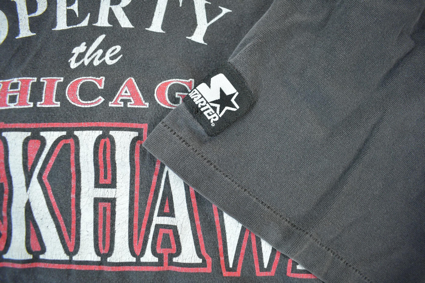 Vintage 1990s Chicago Blackhawks NHL Graphic T-Shirt Men's Large from propervintagecanada