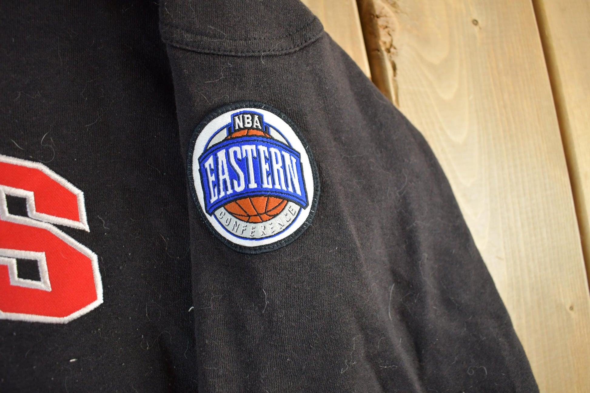 Vintage 1990s Chicago Bulls NBA Embroidered Crewneck Sweatshirt Men's Large from propervintagecanada