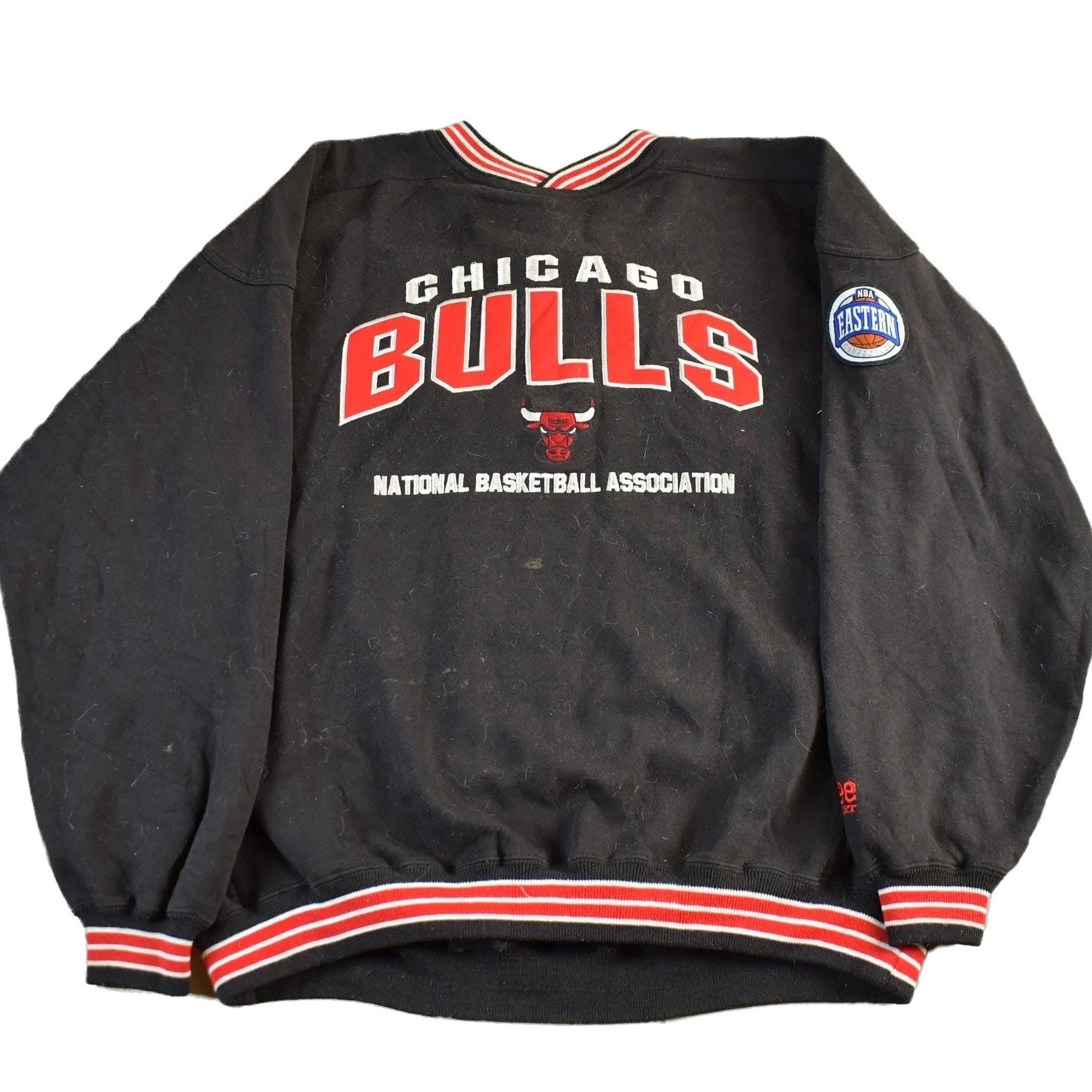 Vintage 1990s Chicago Bulls NBA Embroidered Crewneck Sweatshirt Men's Large from propervintagecanada